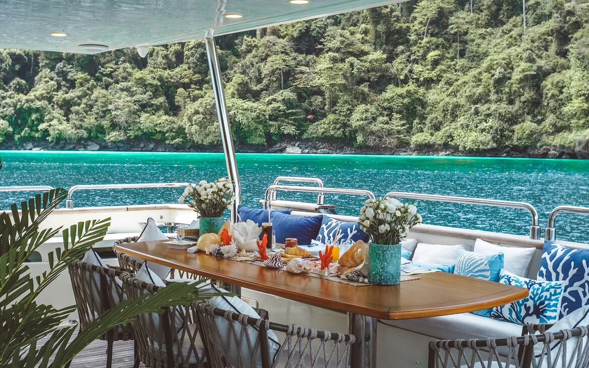2.4 Main deck aft dining.jpg