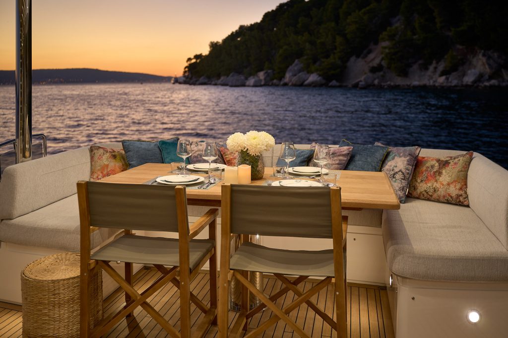 2.4 Main deck aft evening dining.jpg