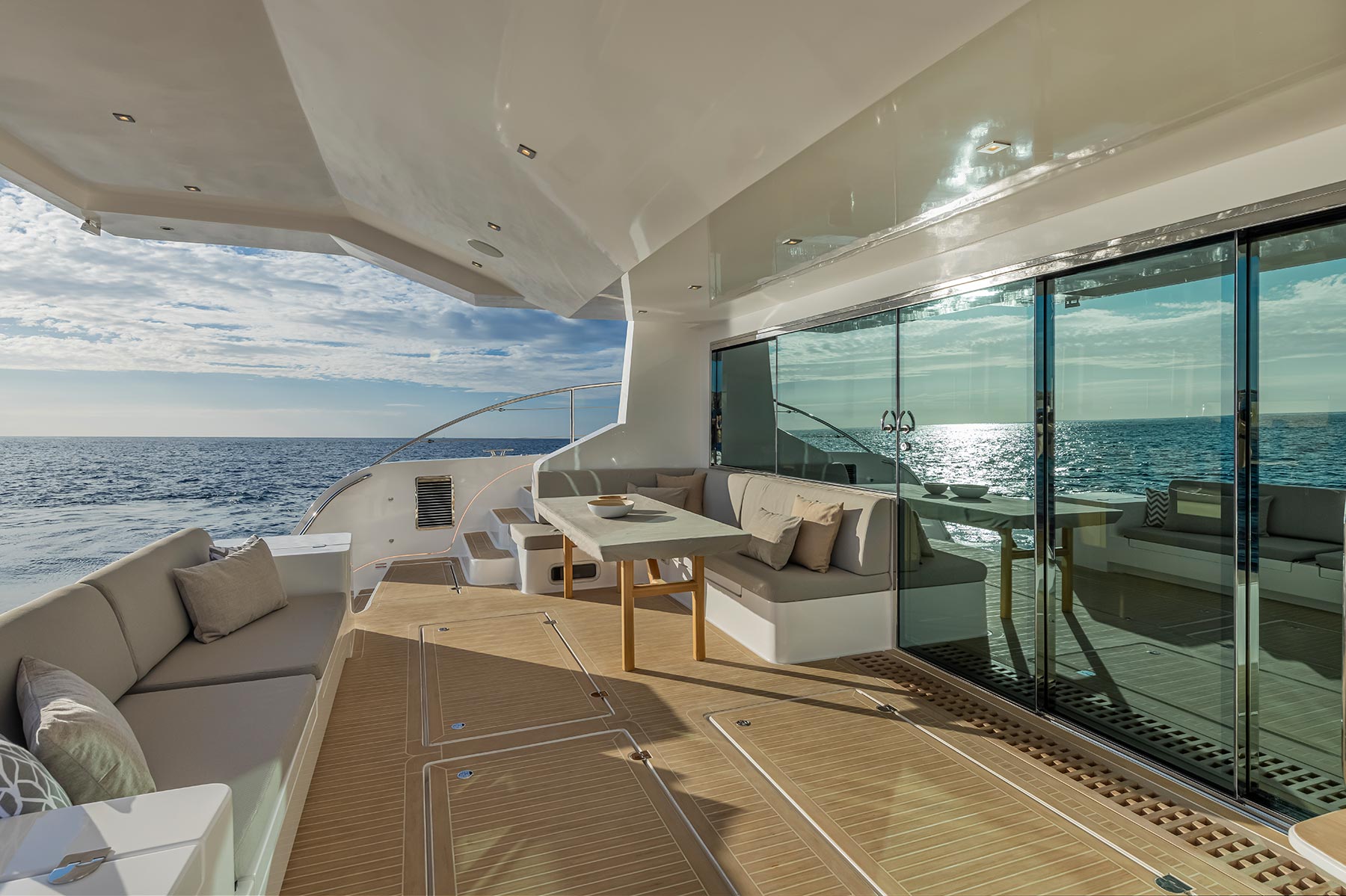 2.4 Main deck aft forward facing sofa.jpg