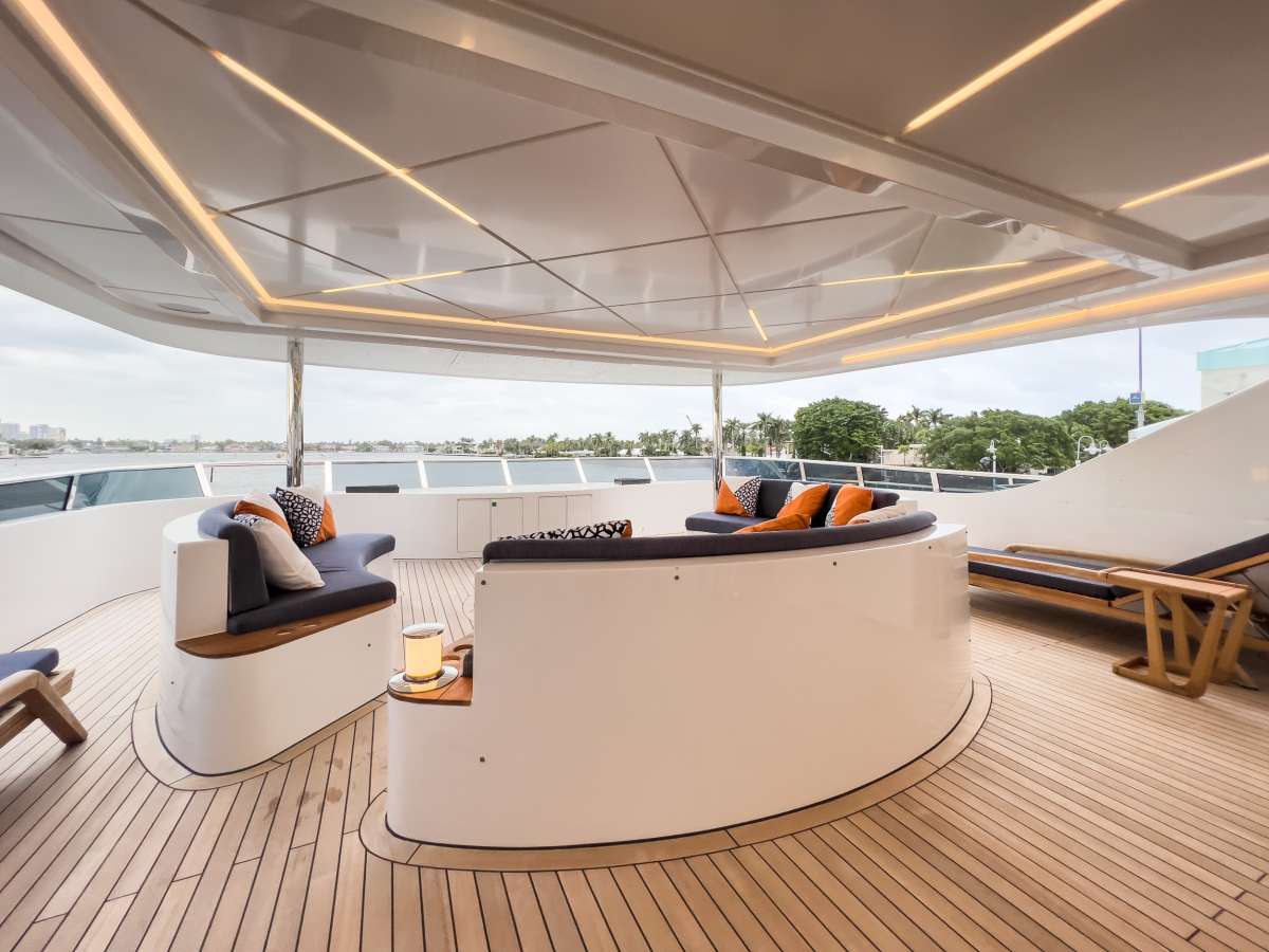 2.4 Sun deck foward lounge.jpg