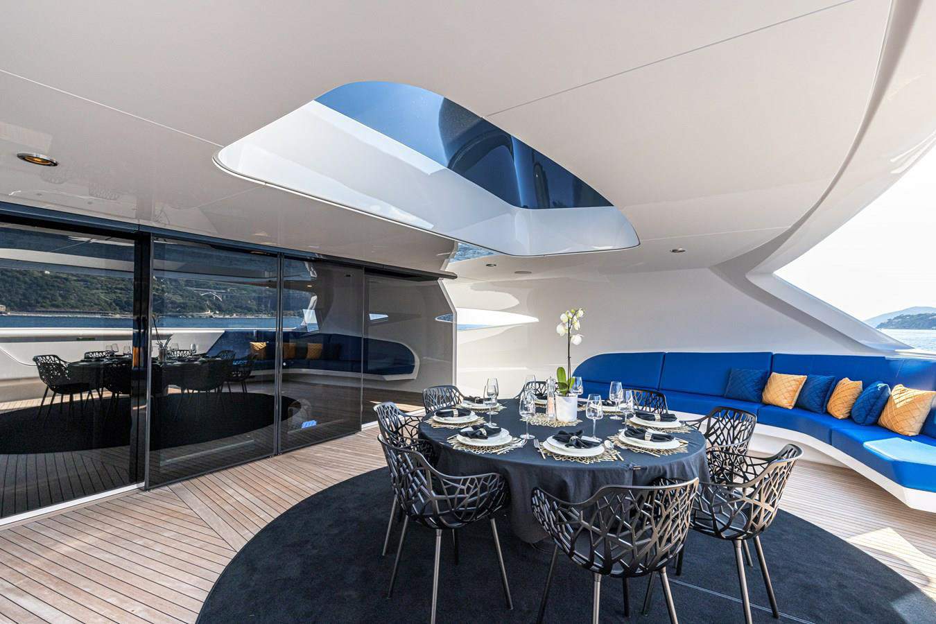 2.4 Upper deck aft - prviate master terrace.jpg