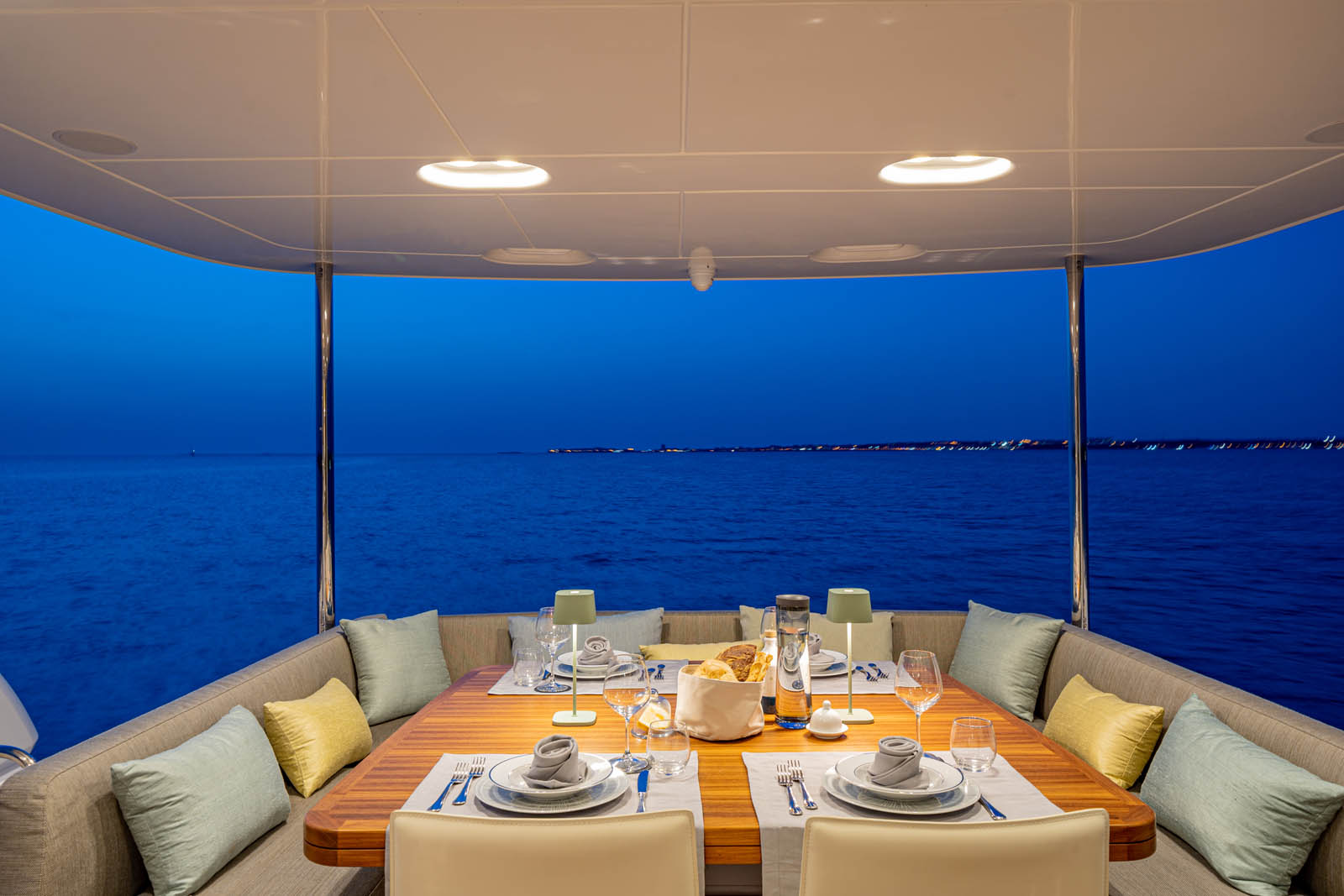 2.5 Aft deck dining - the perfect al fresco experience.jpg