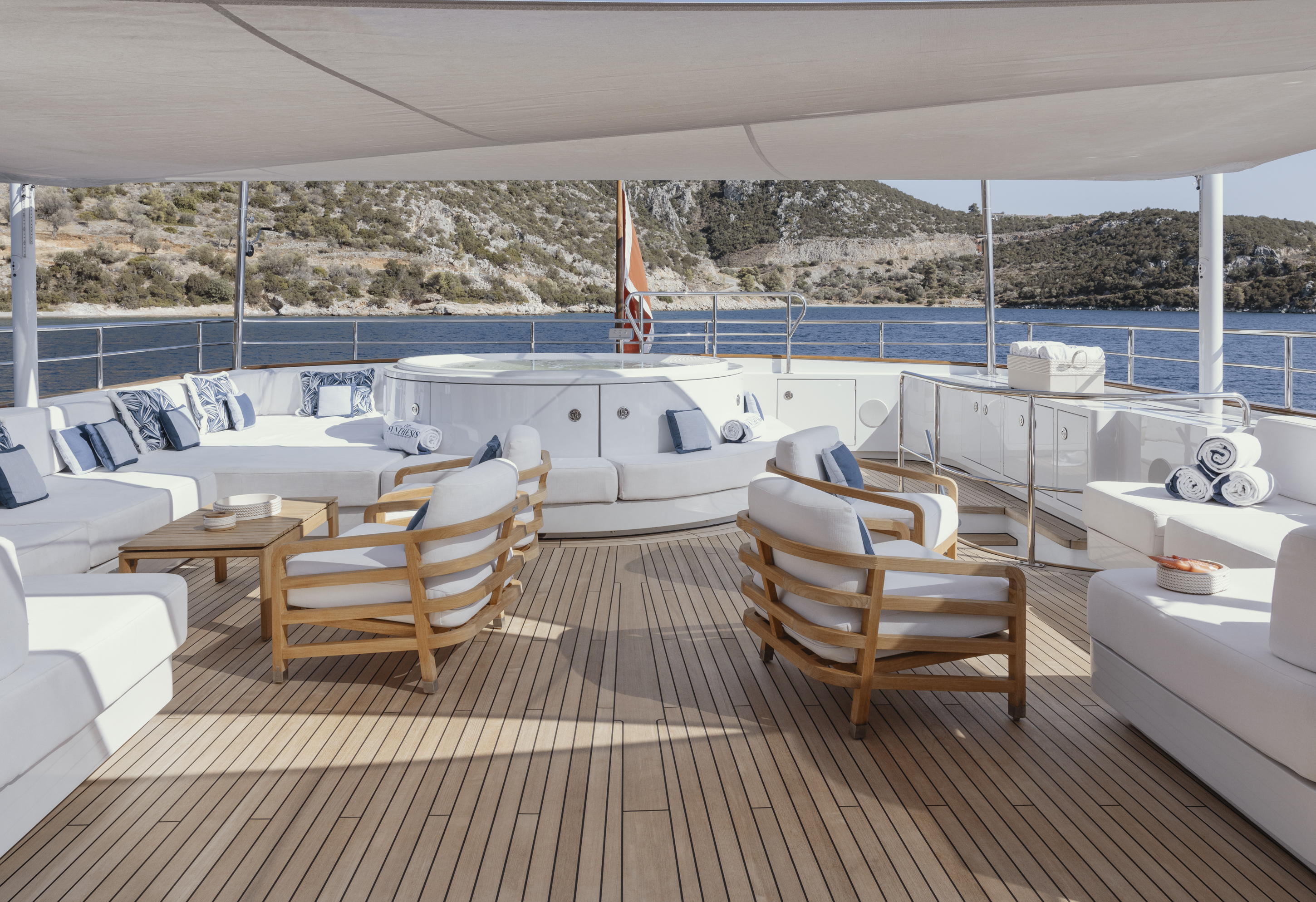 2.5 Breidge deck lounge and jacuzzi.jpg