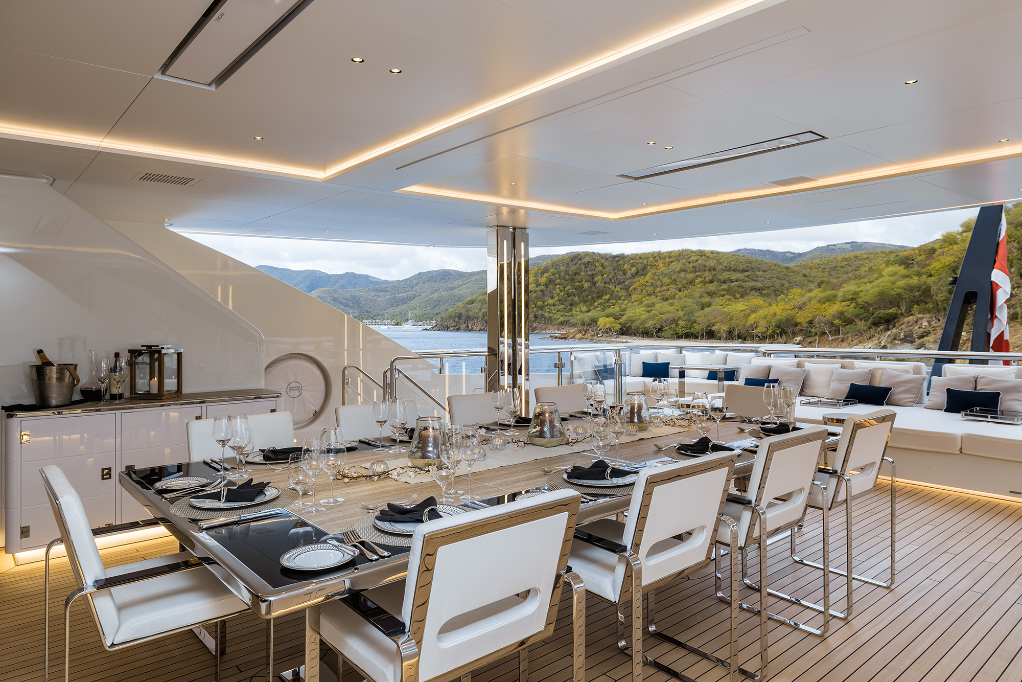 2.5 Bridge deck dining.jpg