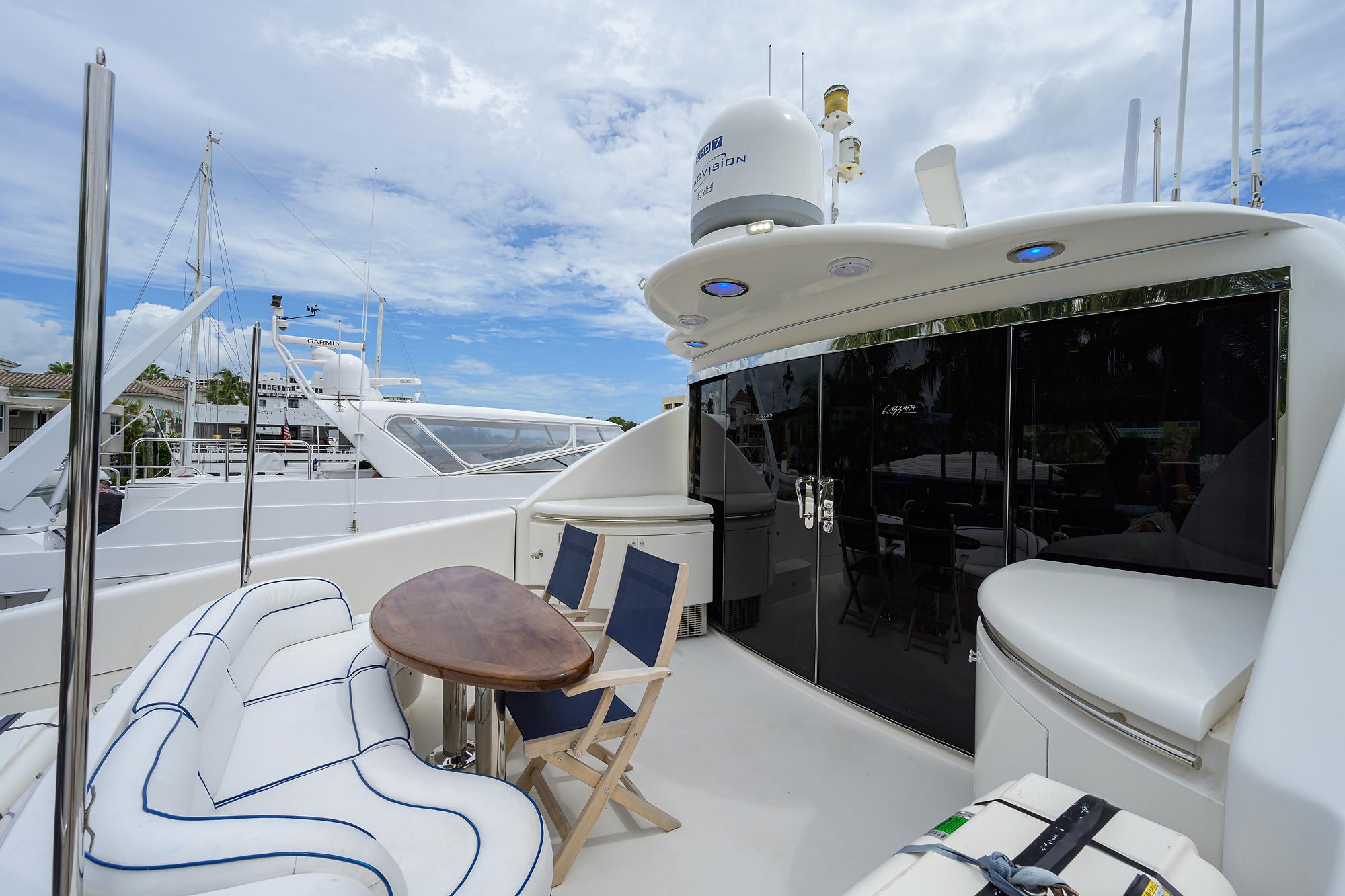 2.5 Flybridge dining space.jpg
