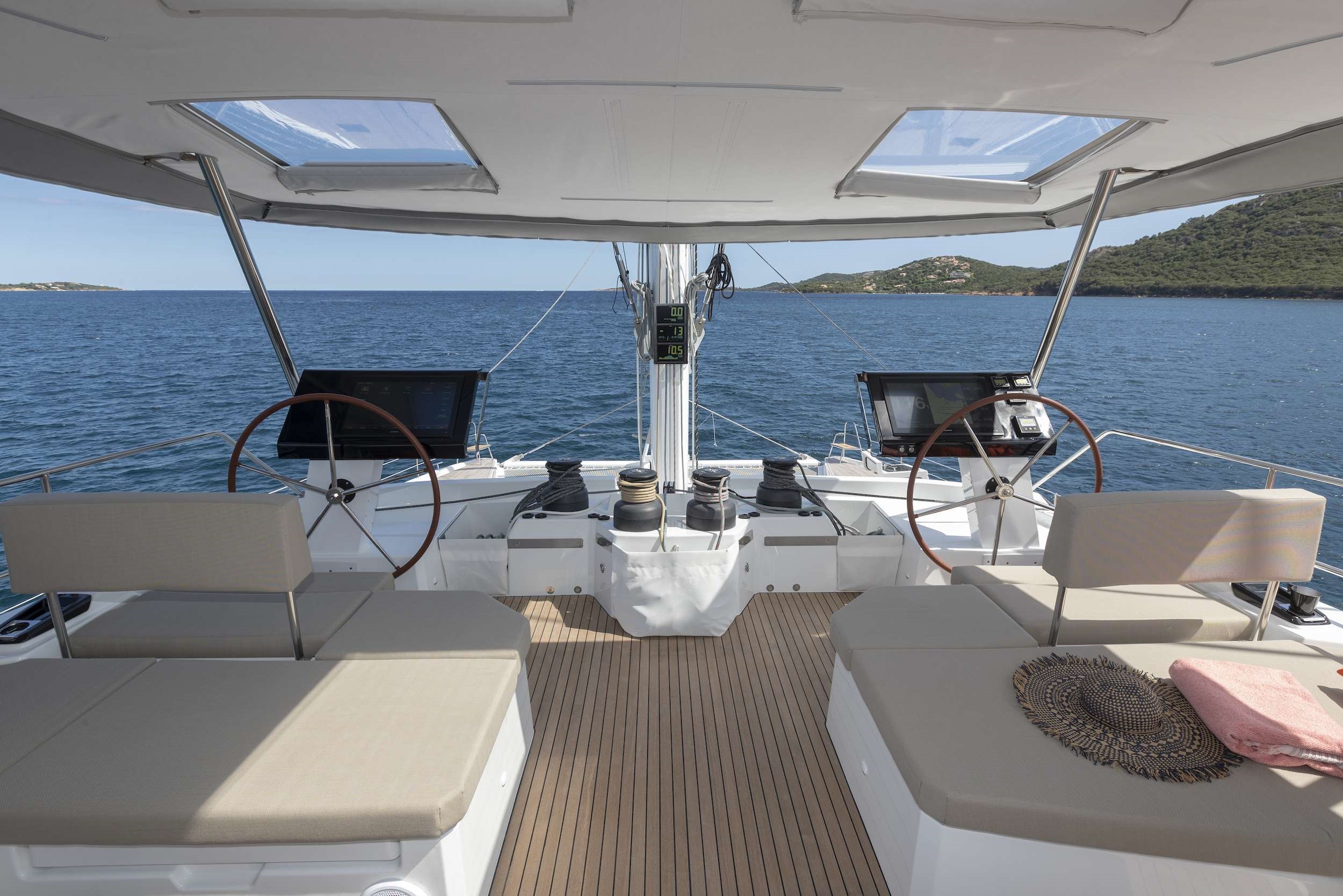 2.5 Flybridge view forward.jpg