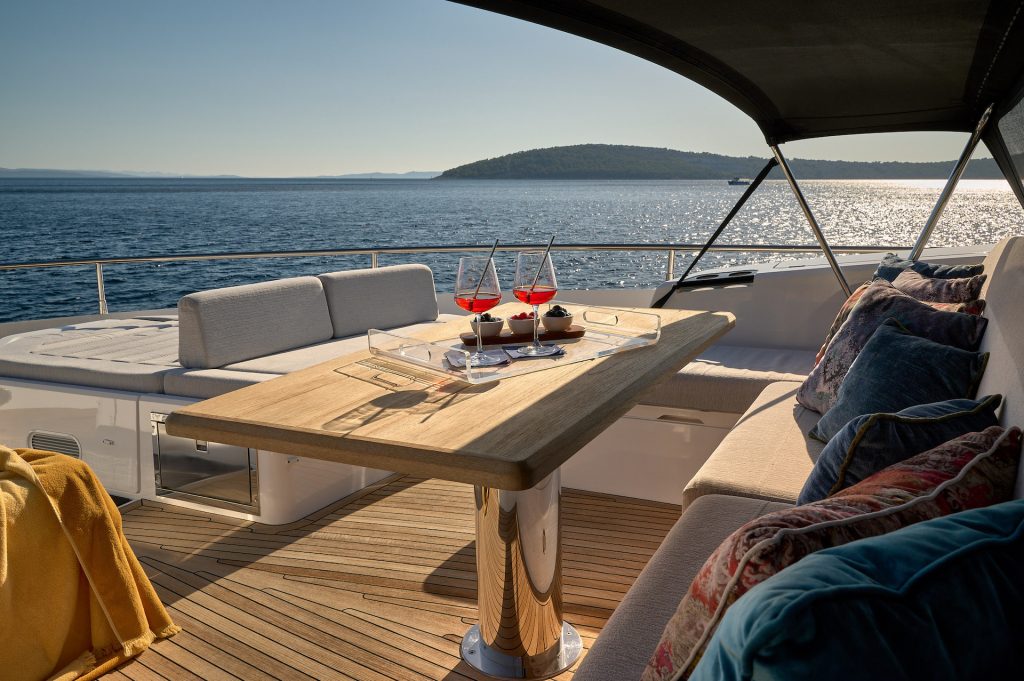 2.5 Foredeck dining view forward.jpg