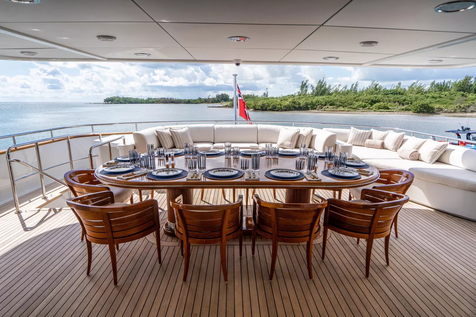 2.5 Luxury upper deck aft dining.jpg