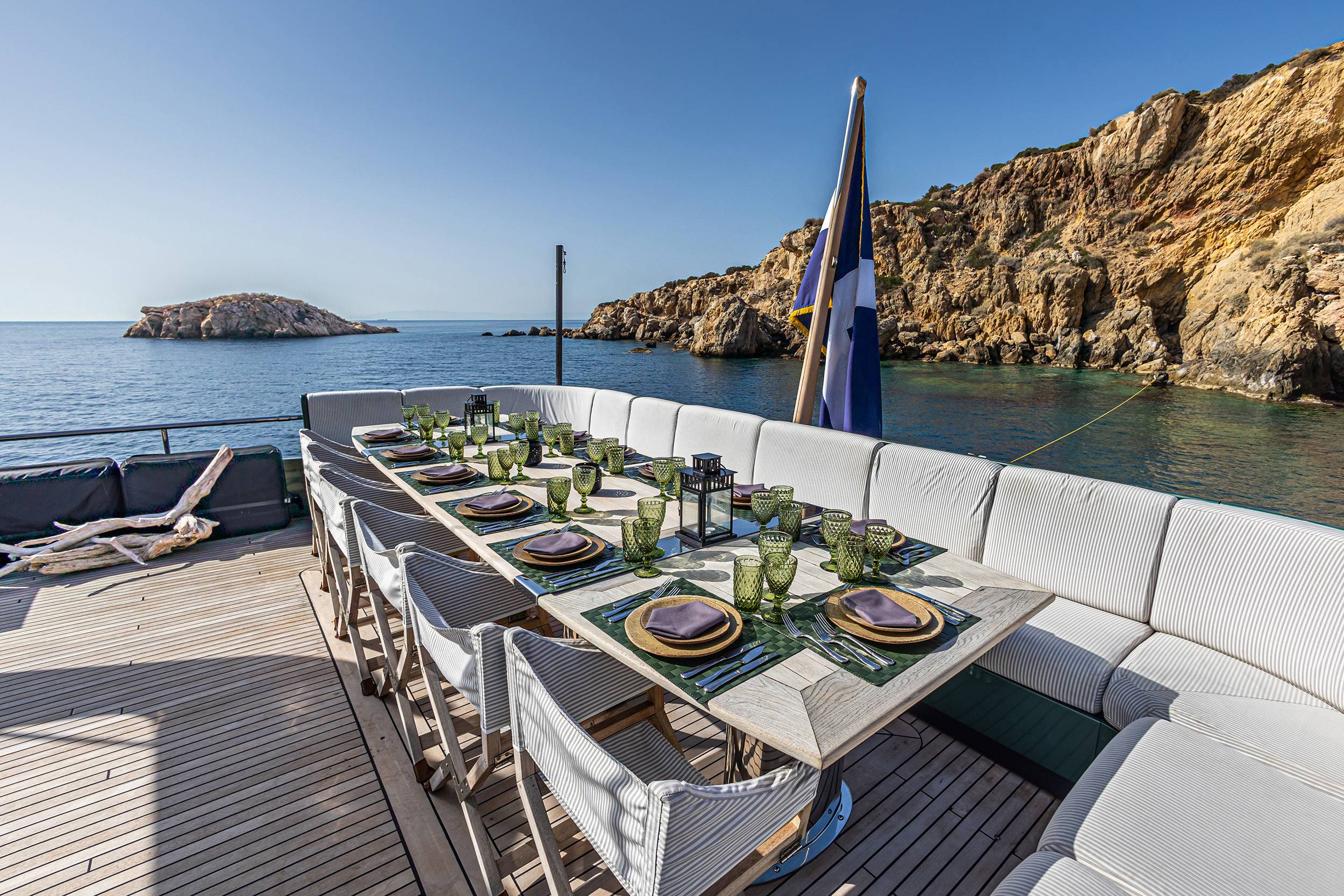 2.5 Sun deck dining.jpg