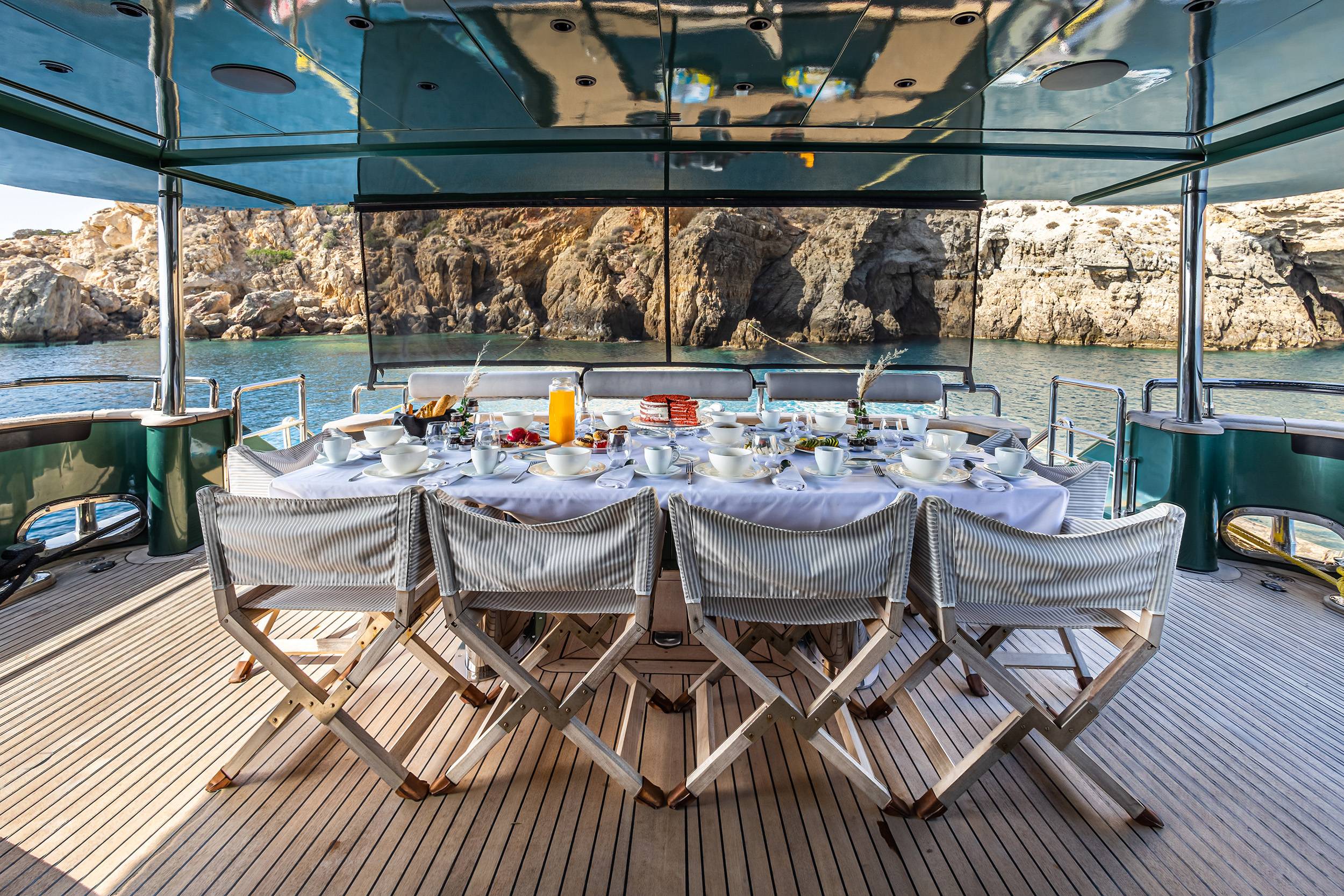 2.6 Main deck aft dining.jpg