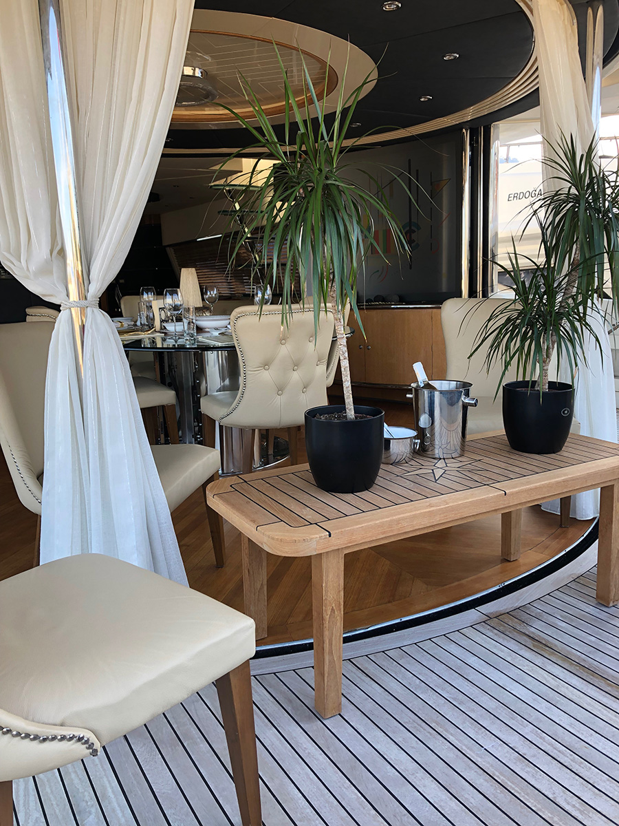 2.7 Beautiful teak decking.jpg