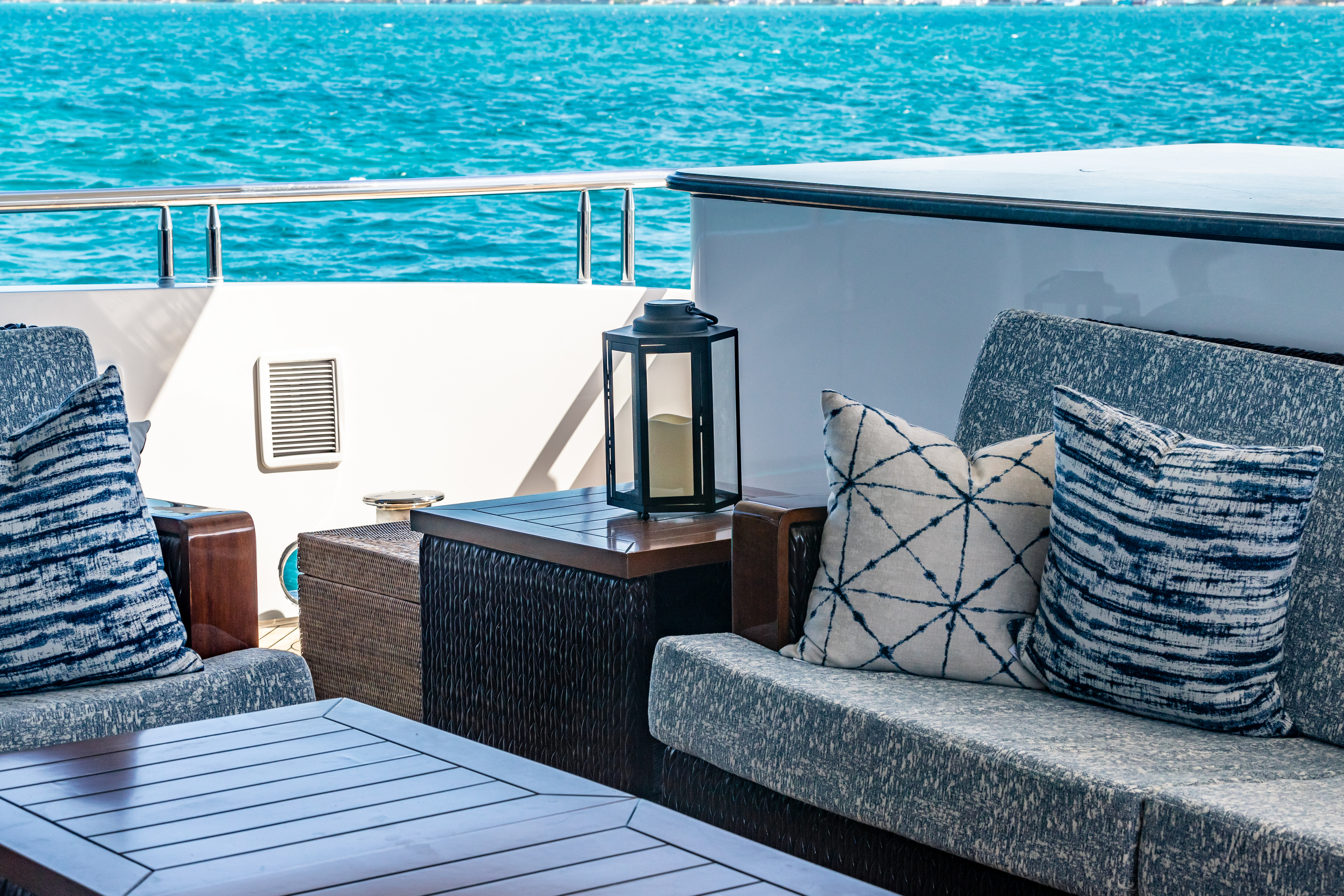 2.7 Stylish and comfortable deck furnishings.jpg