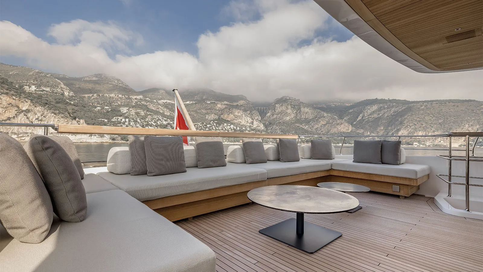 2.7 Upper deck lounge.jpg