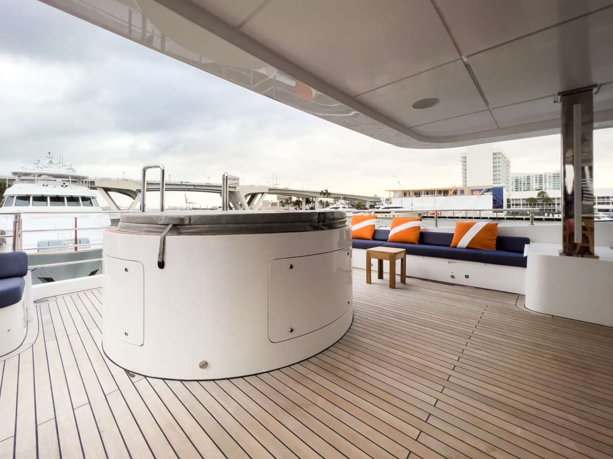 2.8 Bridge deck jacuzzi.jpg