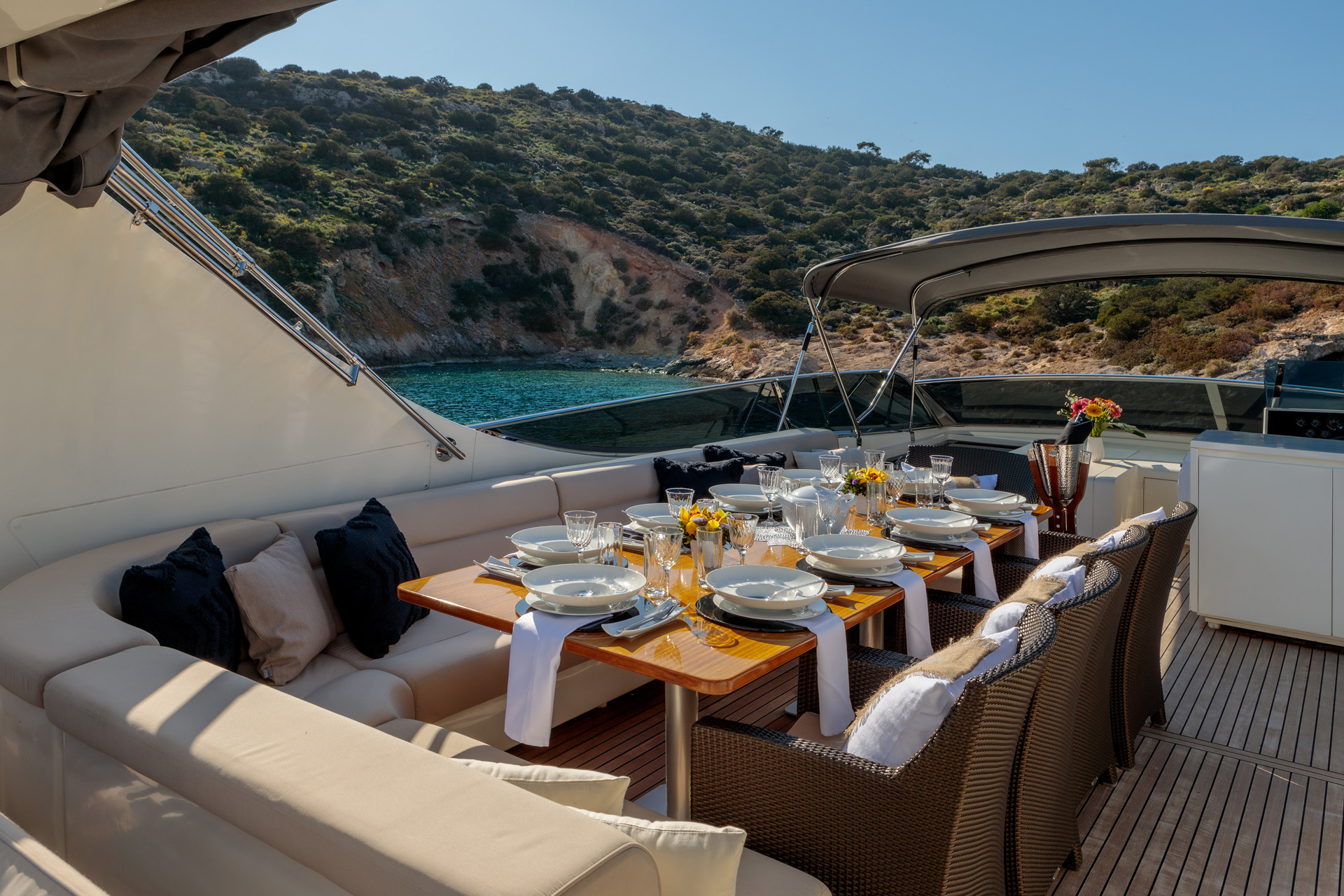2.8 Sun deck dining.jpg
