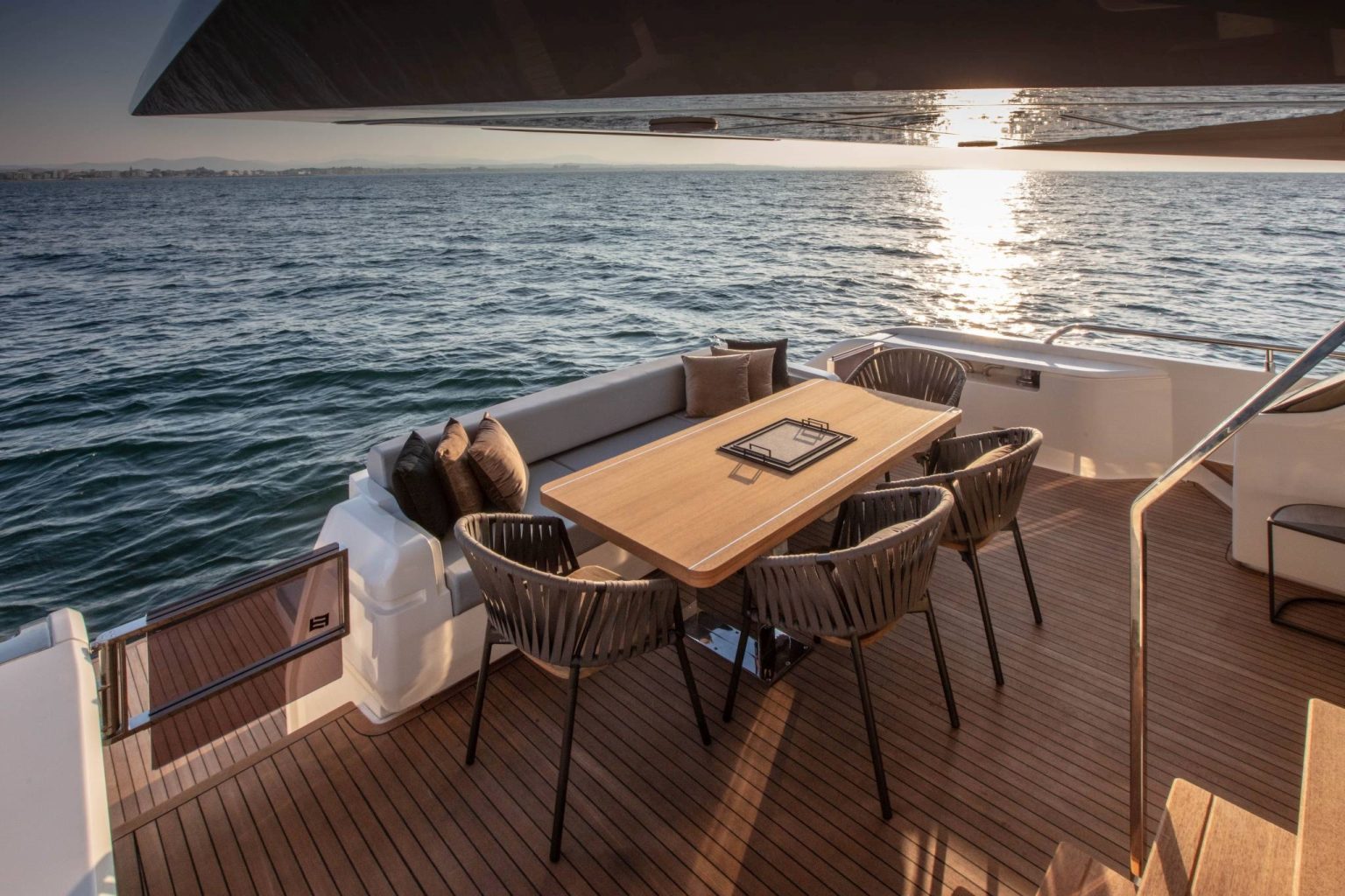 200 Aft deck dining.jpg