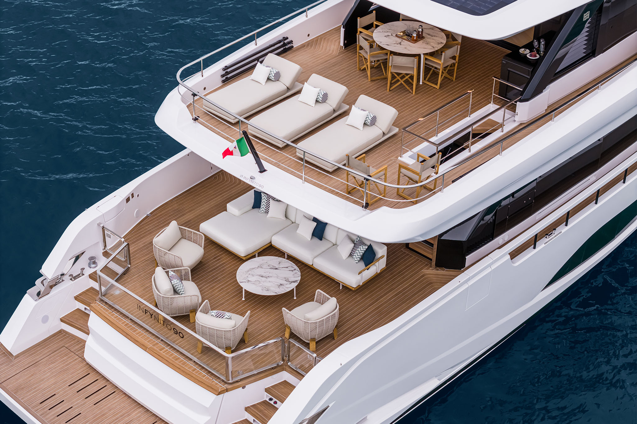 200 Aft deck.jpg