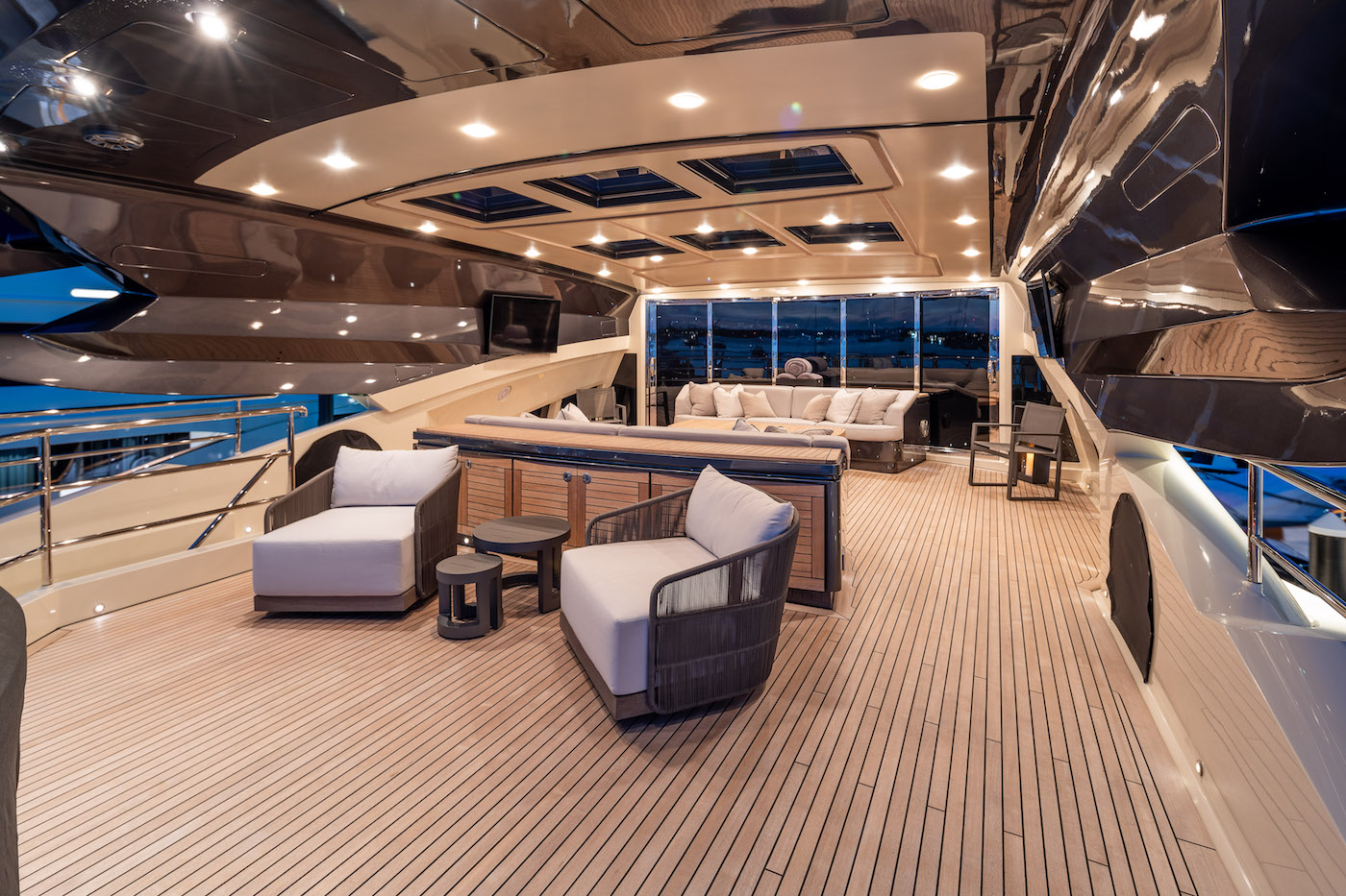 200 Deck lounge.jpg