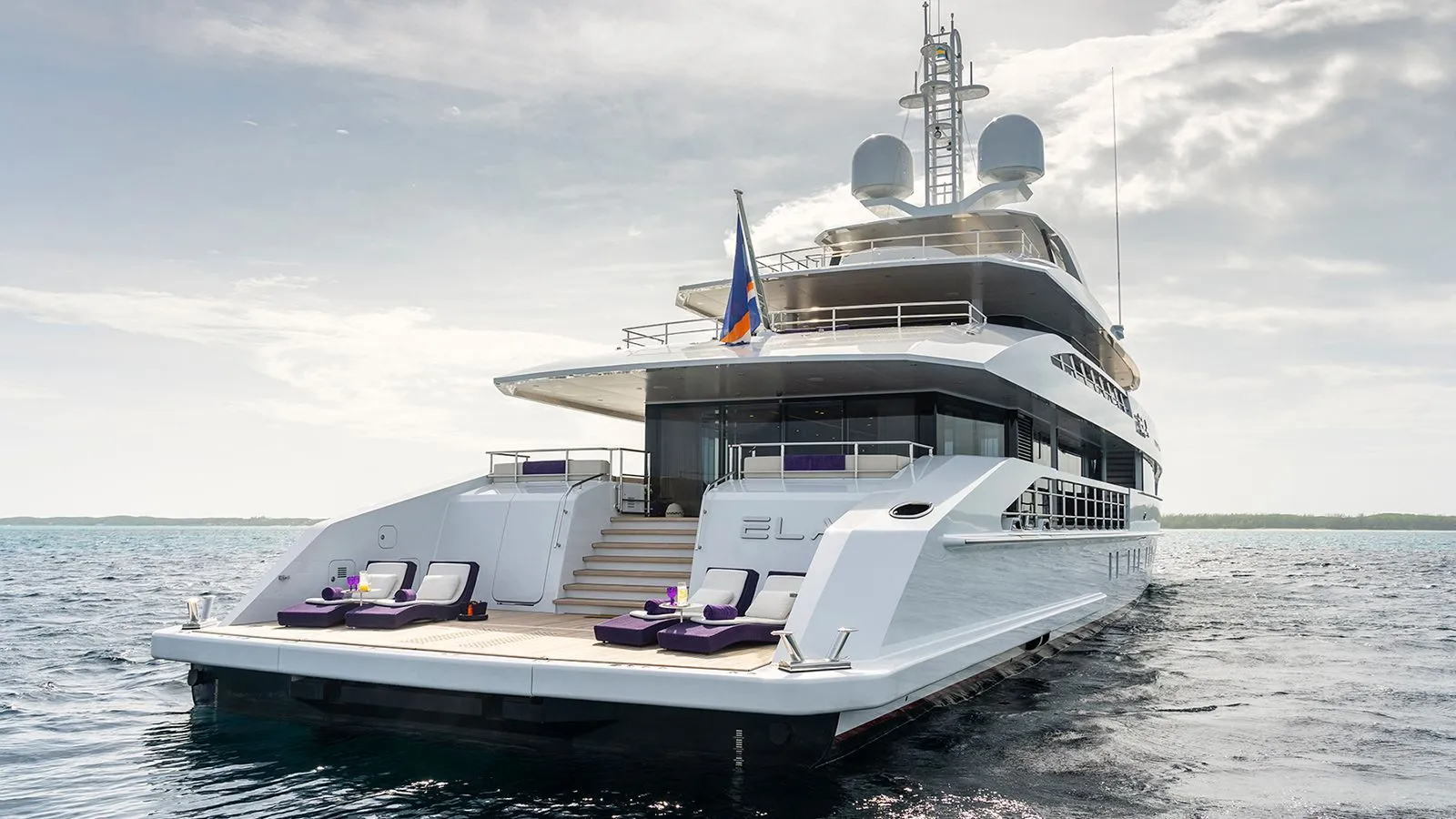 200 Stern view.jpg