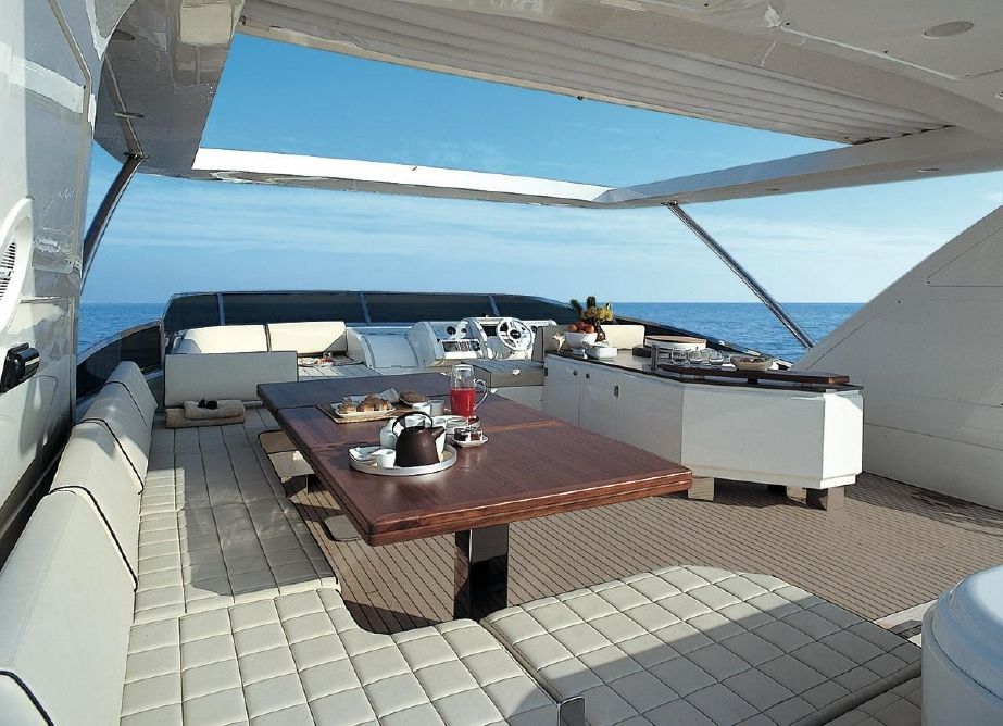 2008 Azimut 85 Fly Bridge.jpg