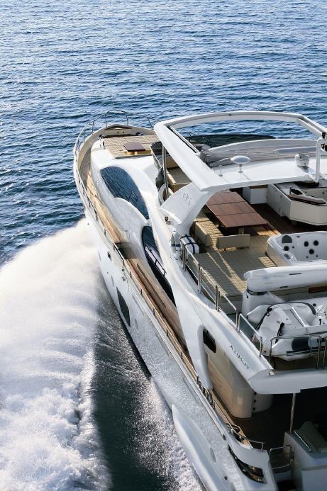 2008 Azimut 85 Sistership.jpg