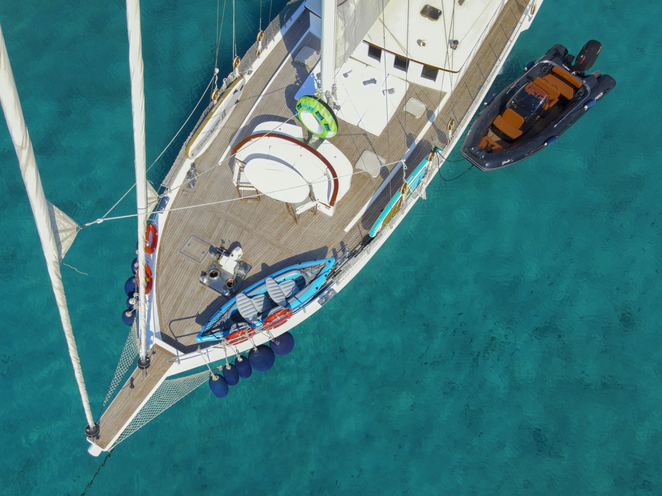 201 Aerial view of the foredeck.jpg