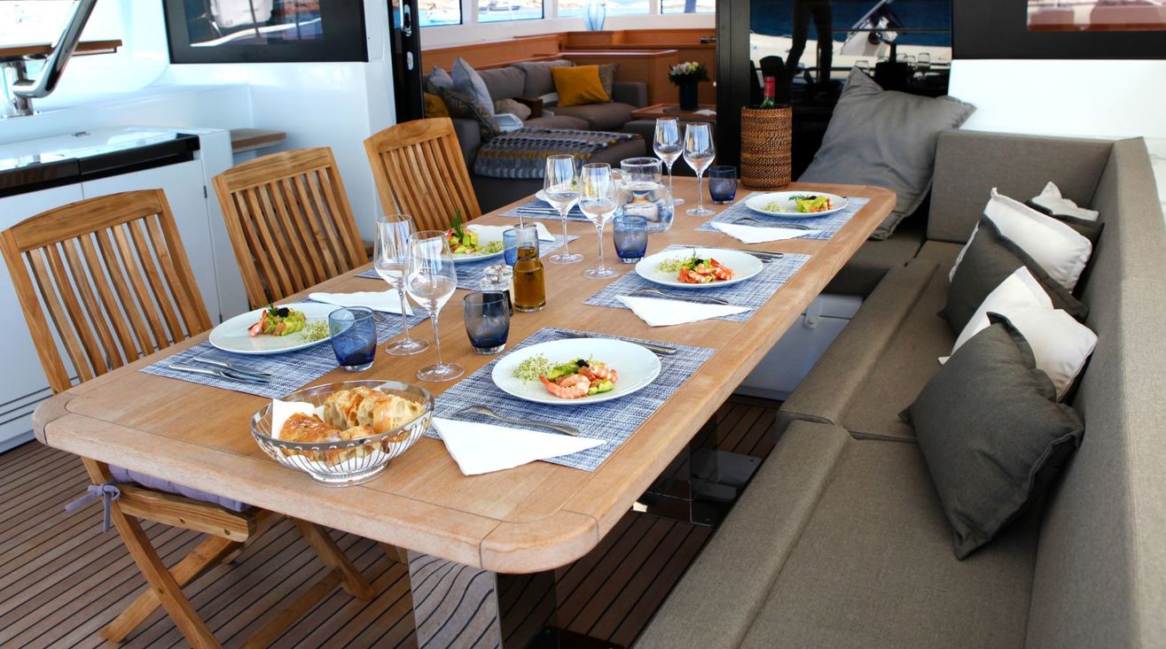 201 Aft cockpit dining.jpg