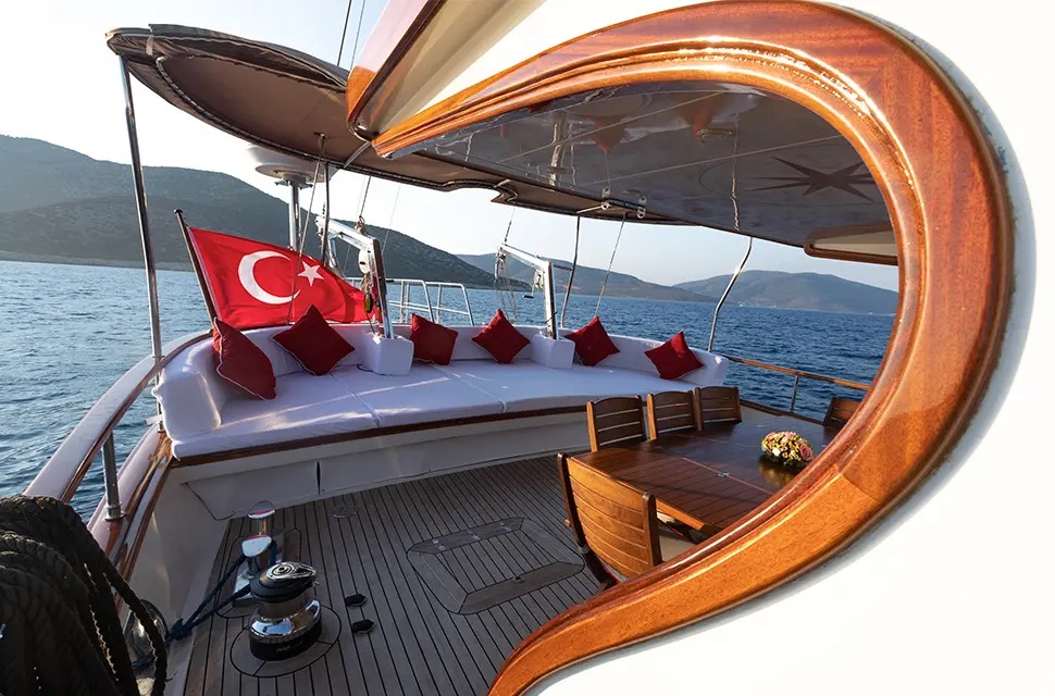 201 Aft deck.jpg