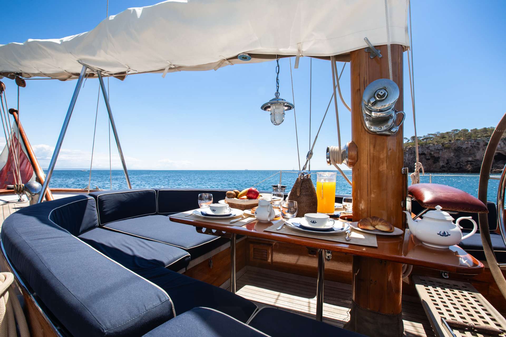 201 Deck seating.jpg