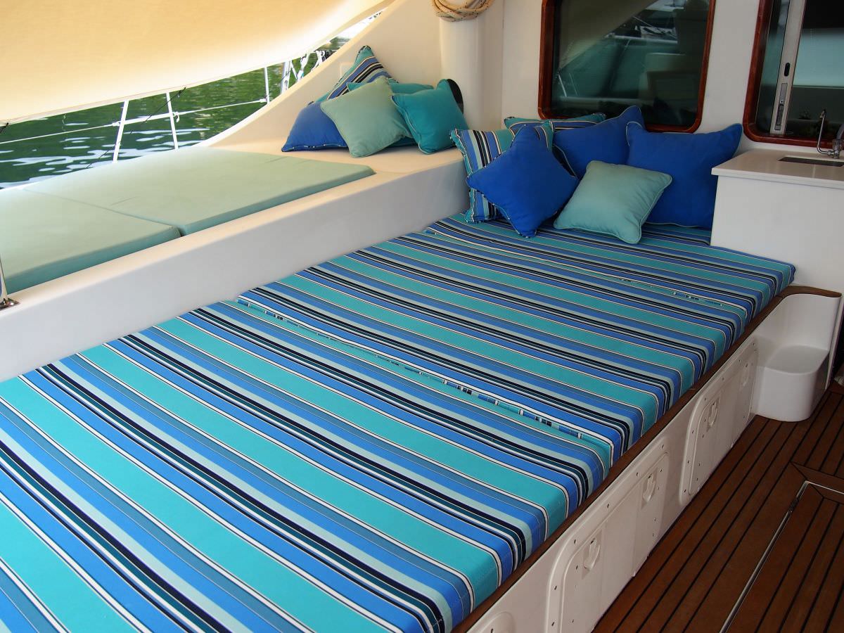 201 FUERTE 3 Lounge Pad Cockpit.jpg