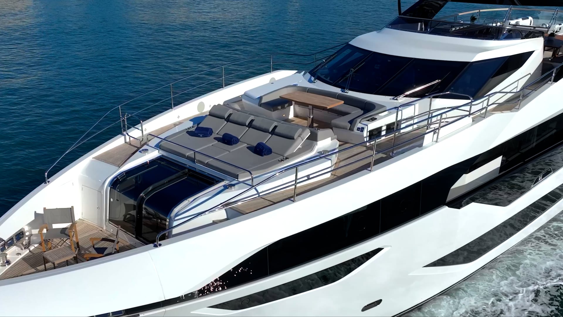 201 Fabulous foredeck.jpg