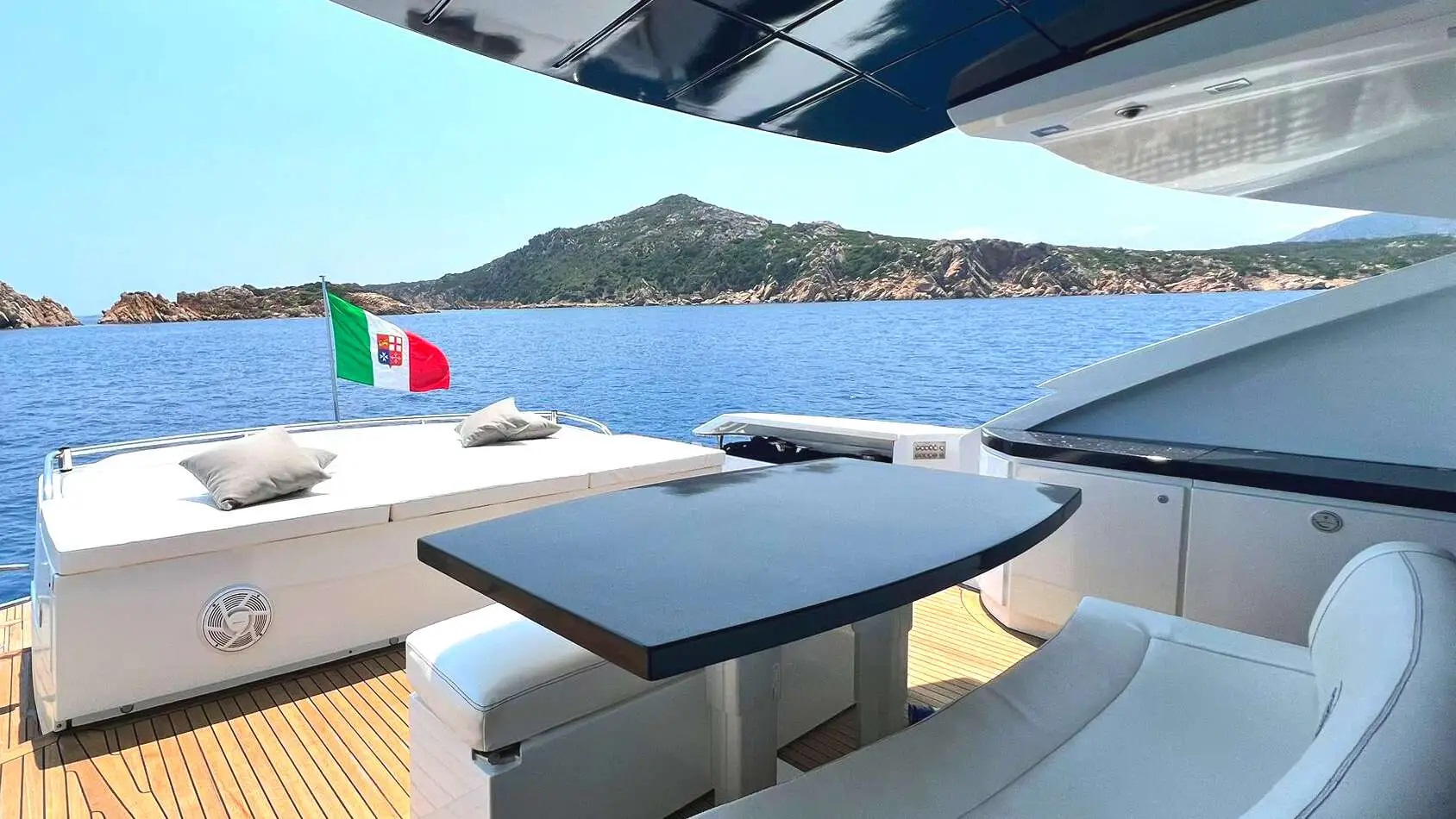 201 Main deck aft view to stern.jpg