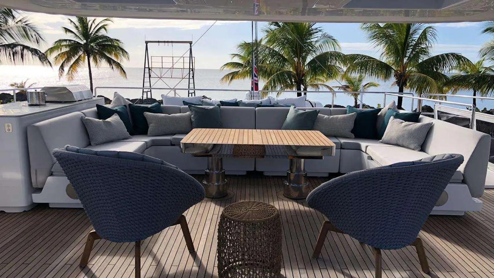 201 Outdoor lounge.jpg