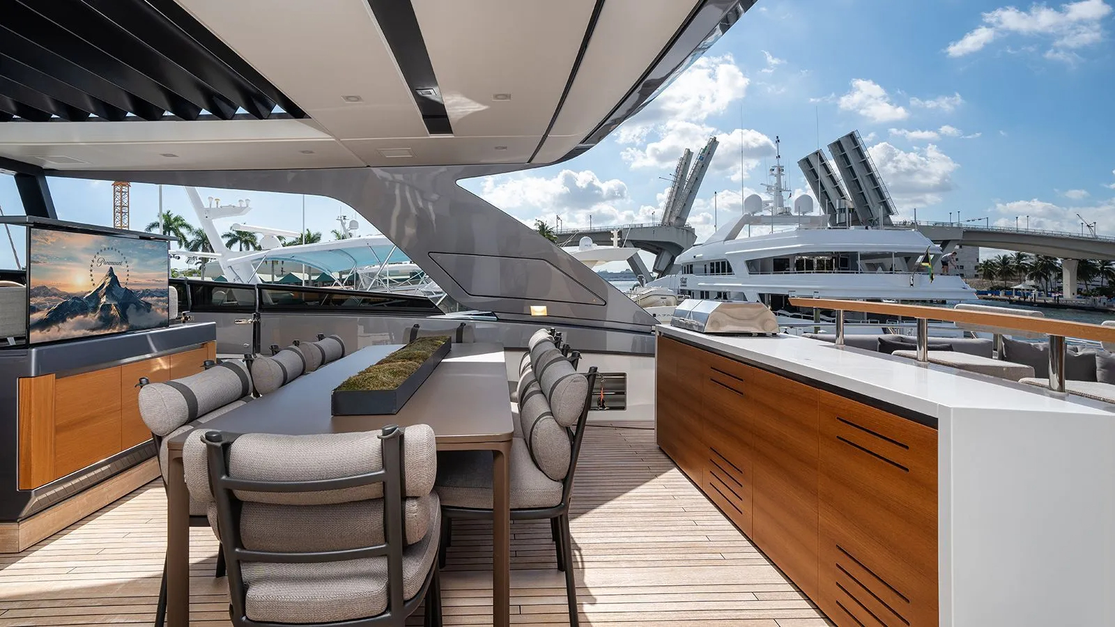201 Sociable sun deck.jpg