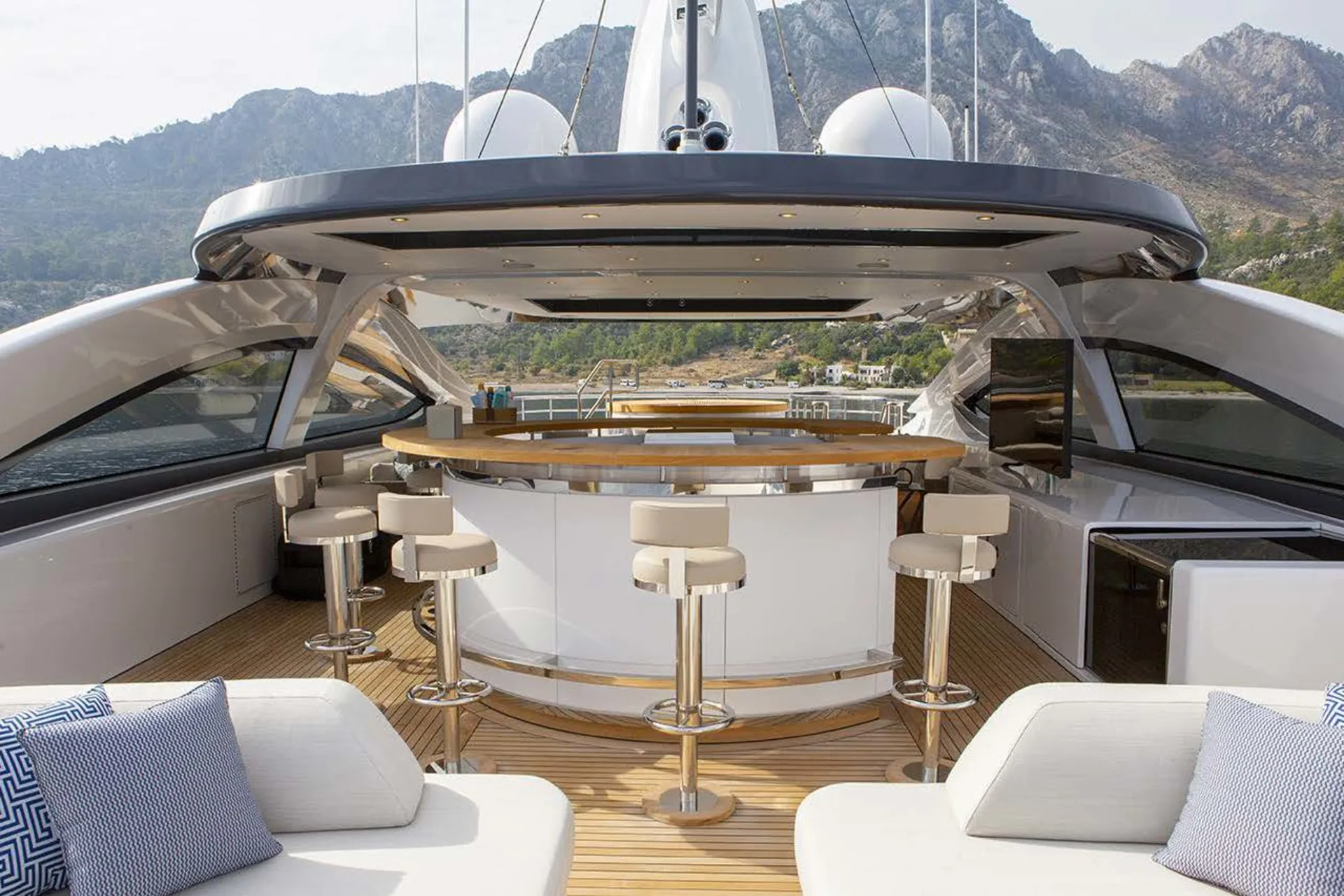 201 Sun deck bar.png