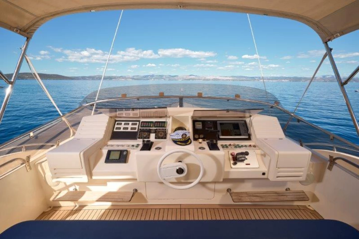 201 Sun deck helm.png