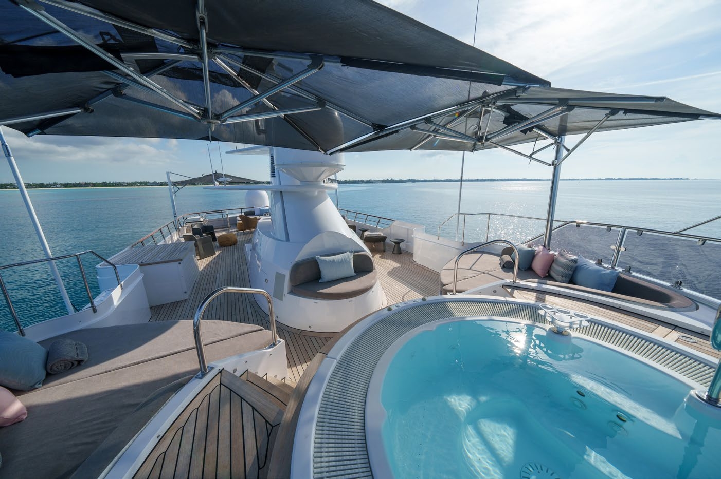 201 Sun deck jacuzzi with shade.jpg