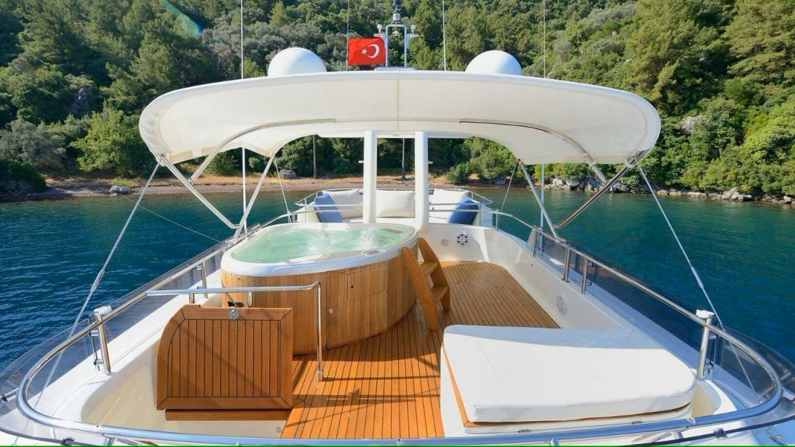 201 Sun deck with jacuzzi.jpg