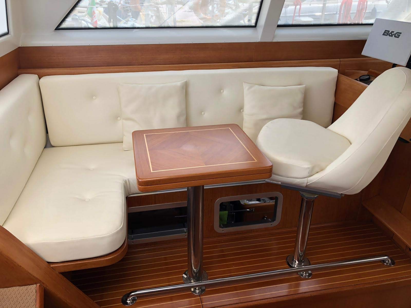 202 Adjustable table.jpg