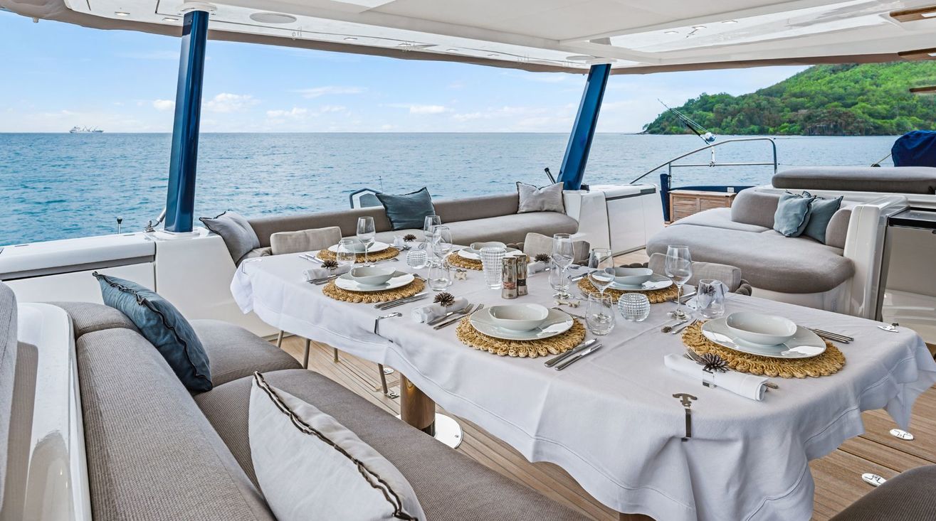 202 Aft cockpit dining.jpg