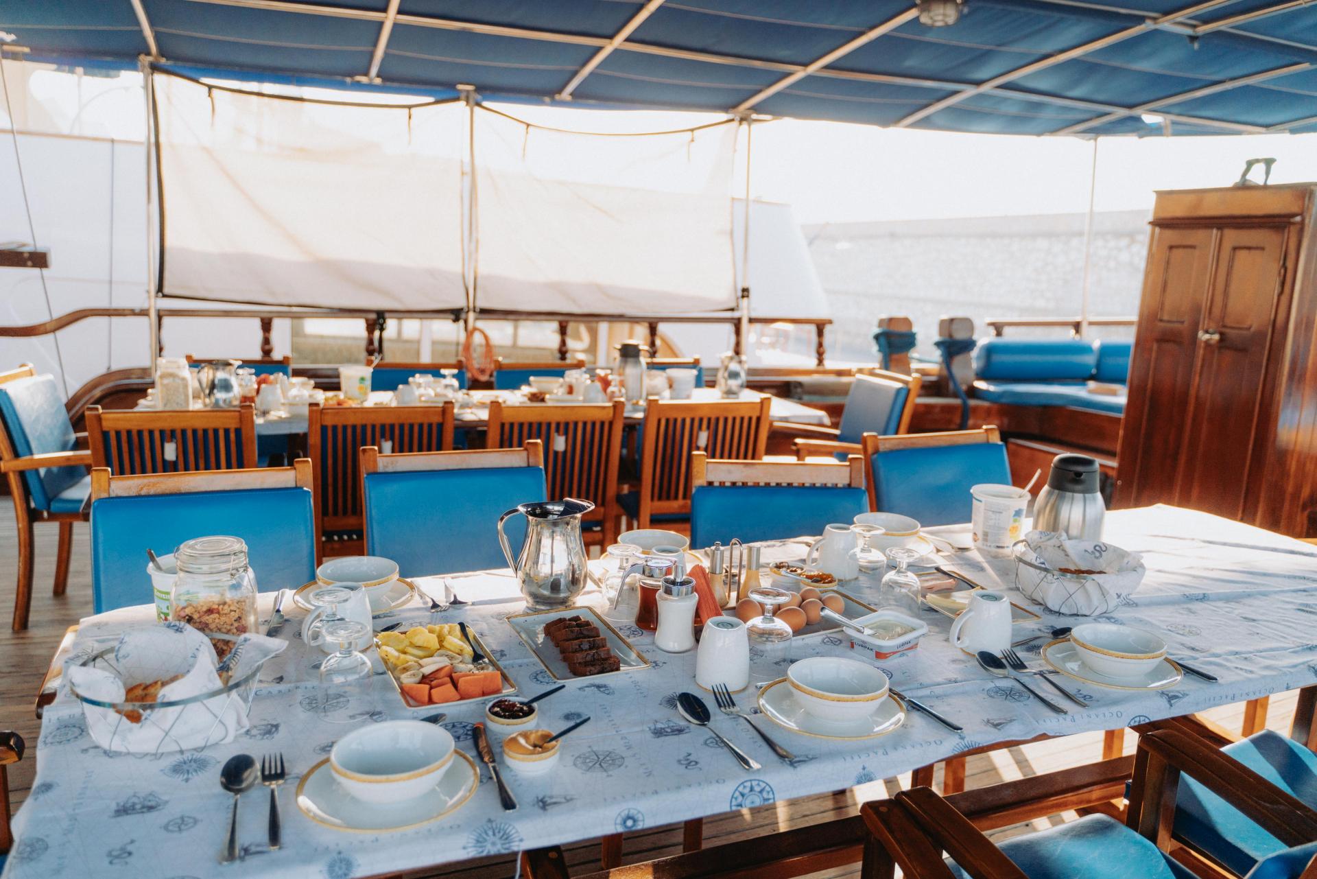 202 Aft cockpit set up for dining.jpg