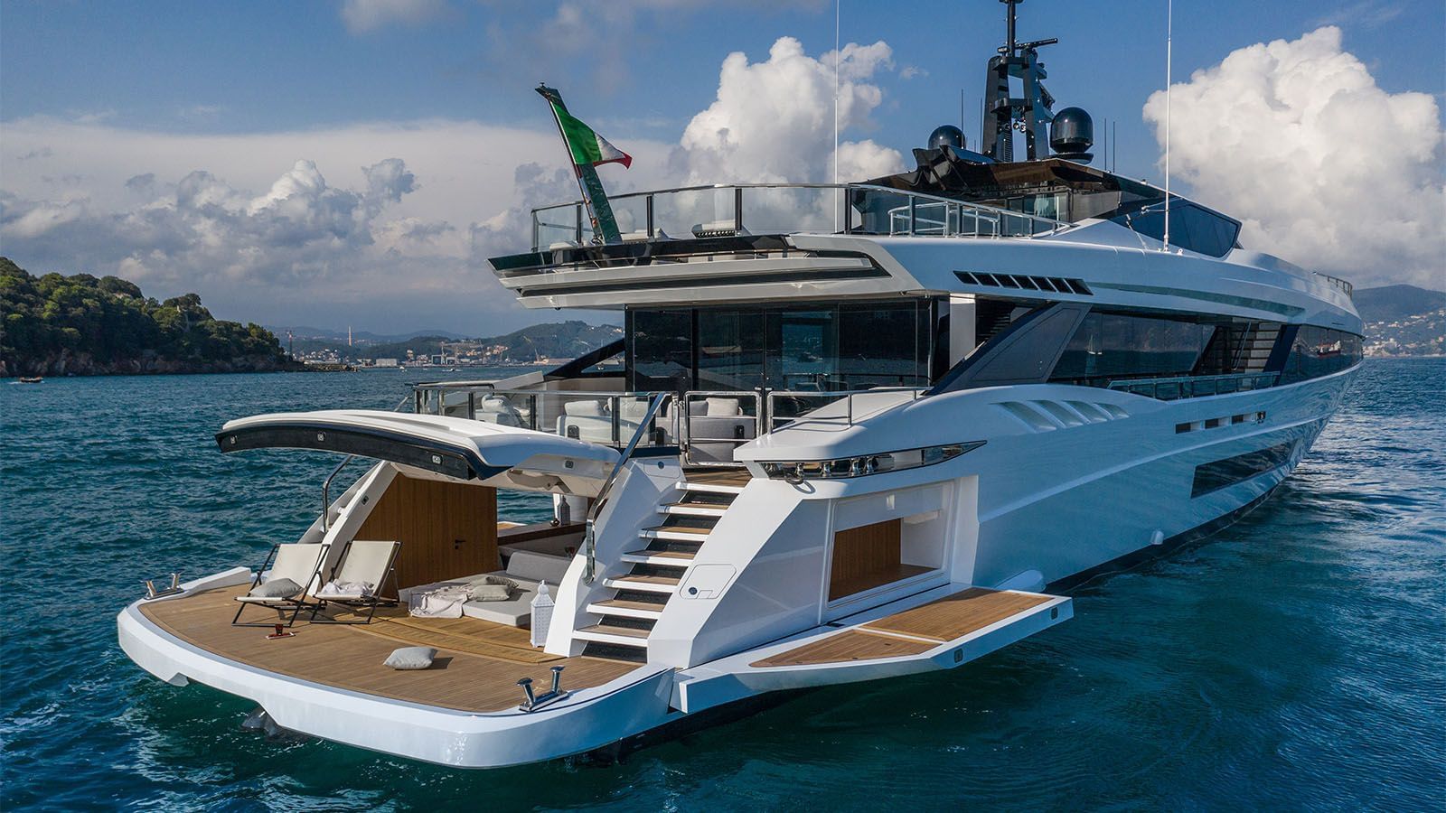 202 Bow of MANGUSTA GRANSPORT 45.jpg