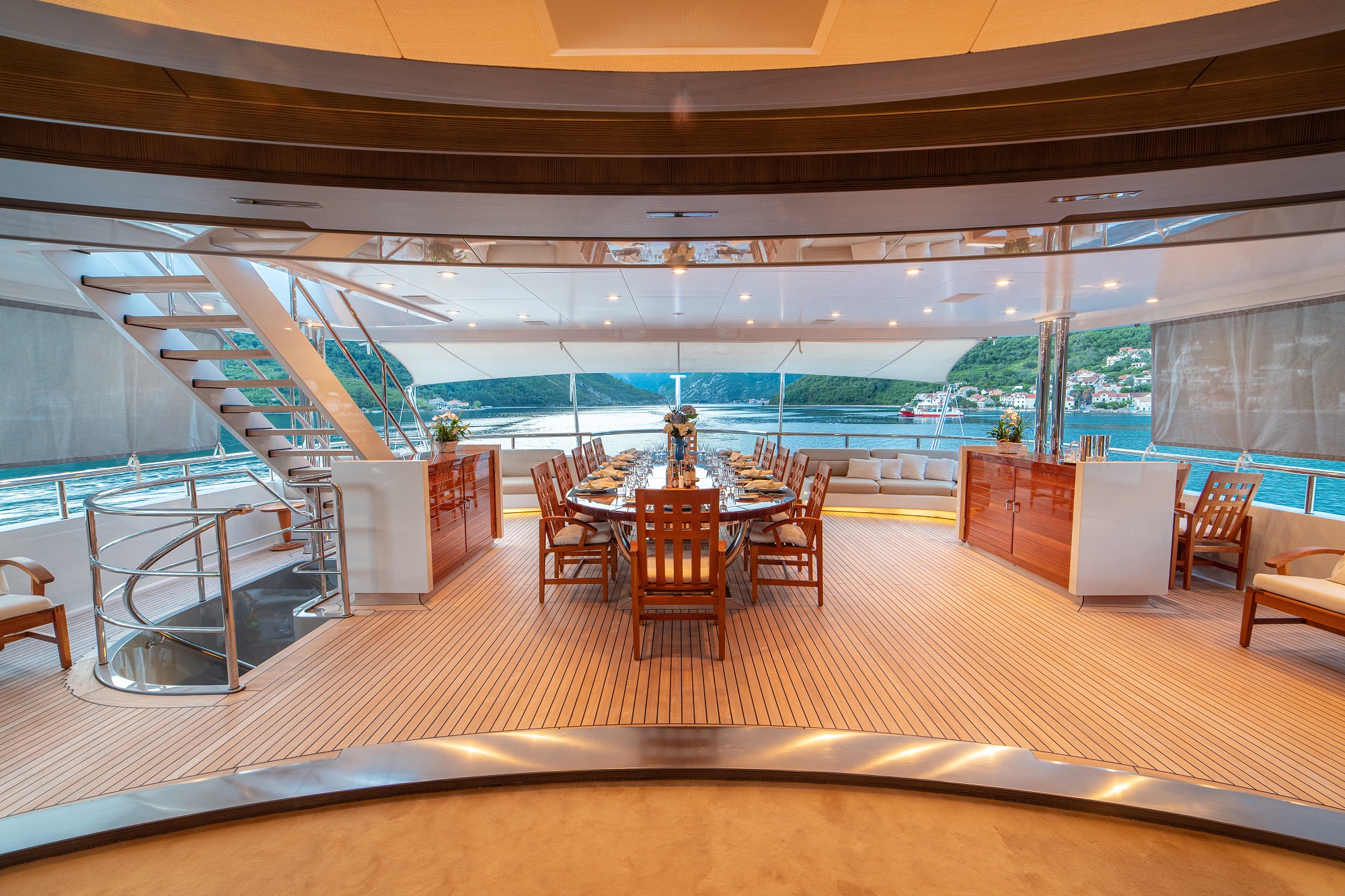 202 Deck dining a.jpg