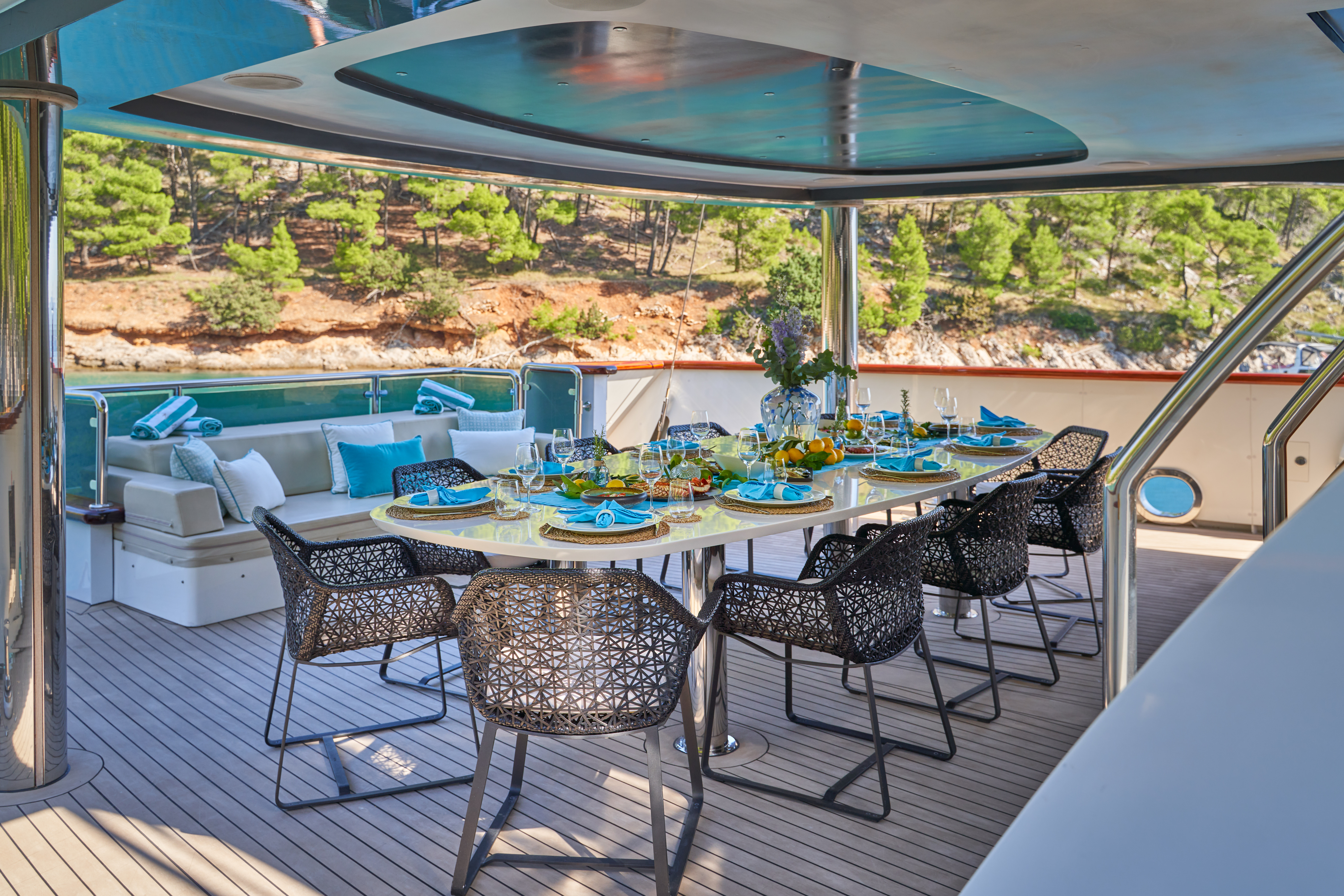 202 Deck dining.jpg