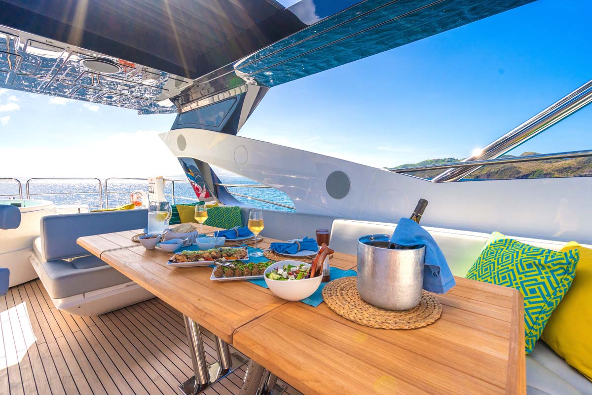 202 Dining on Flybridge.jpg