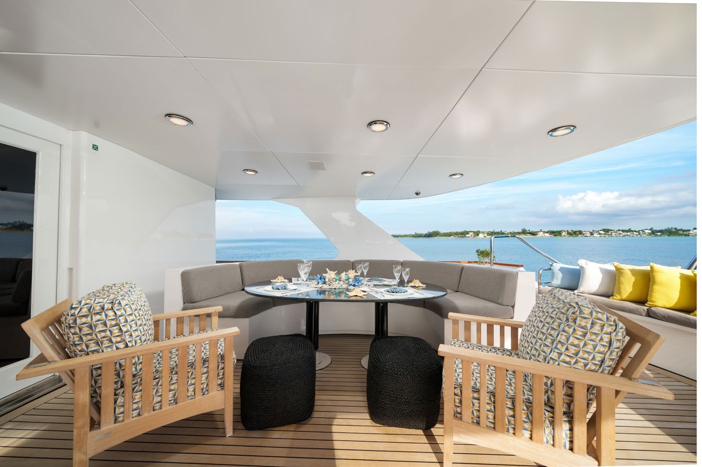 202 Exterior lounge seating.jpg