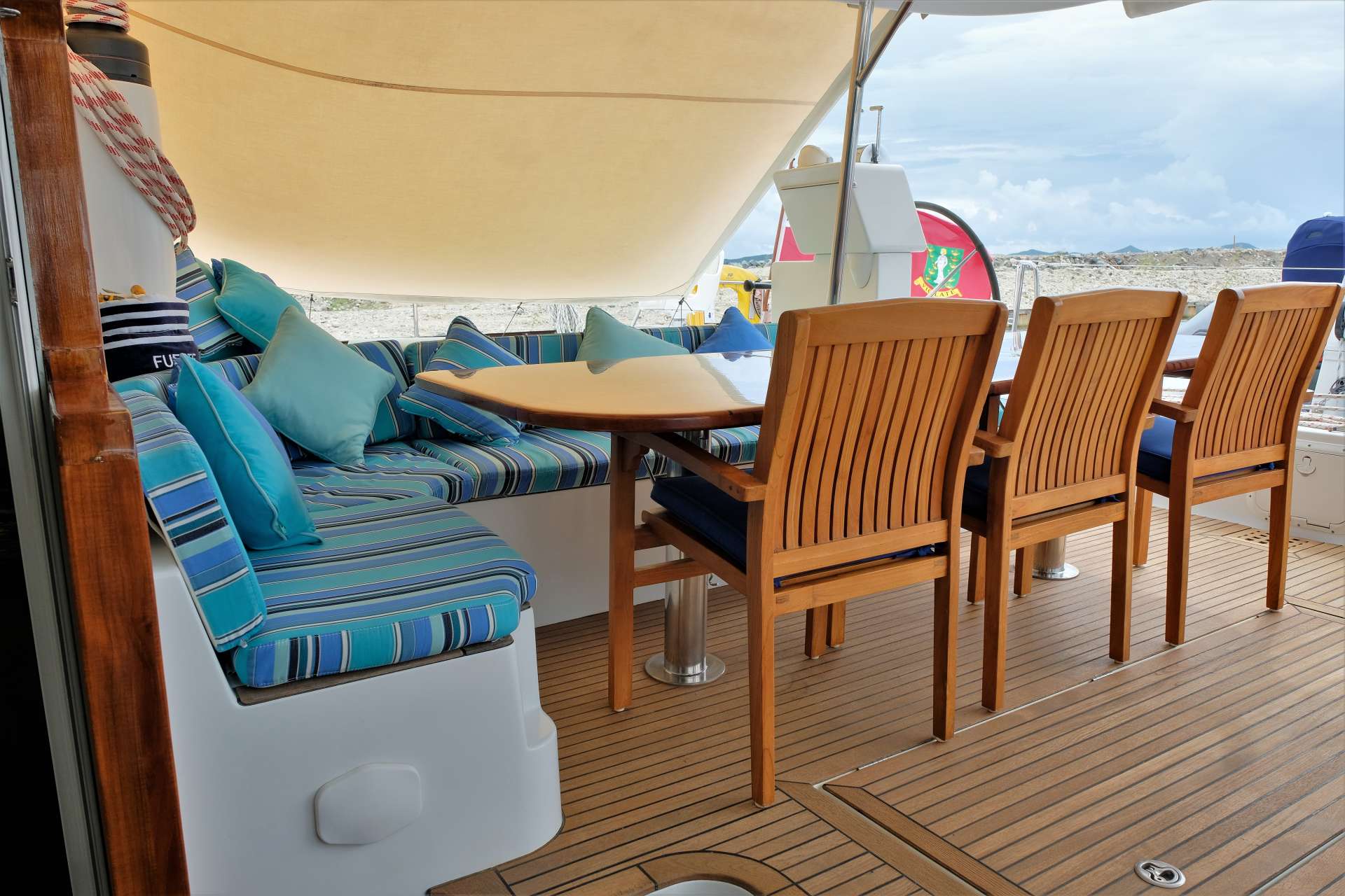 202 FUERTE 3 AFT DECK.jpg