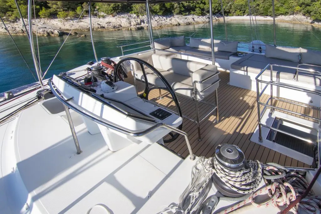 202 Flybridge.jpg
