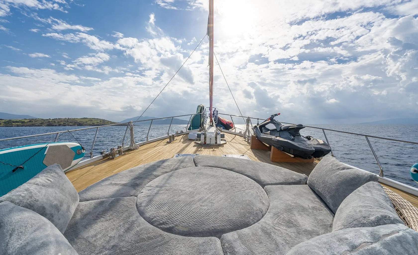 202 Foredeck day bed.jpg