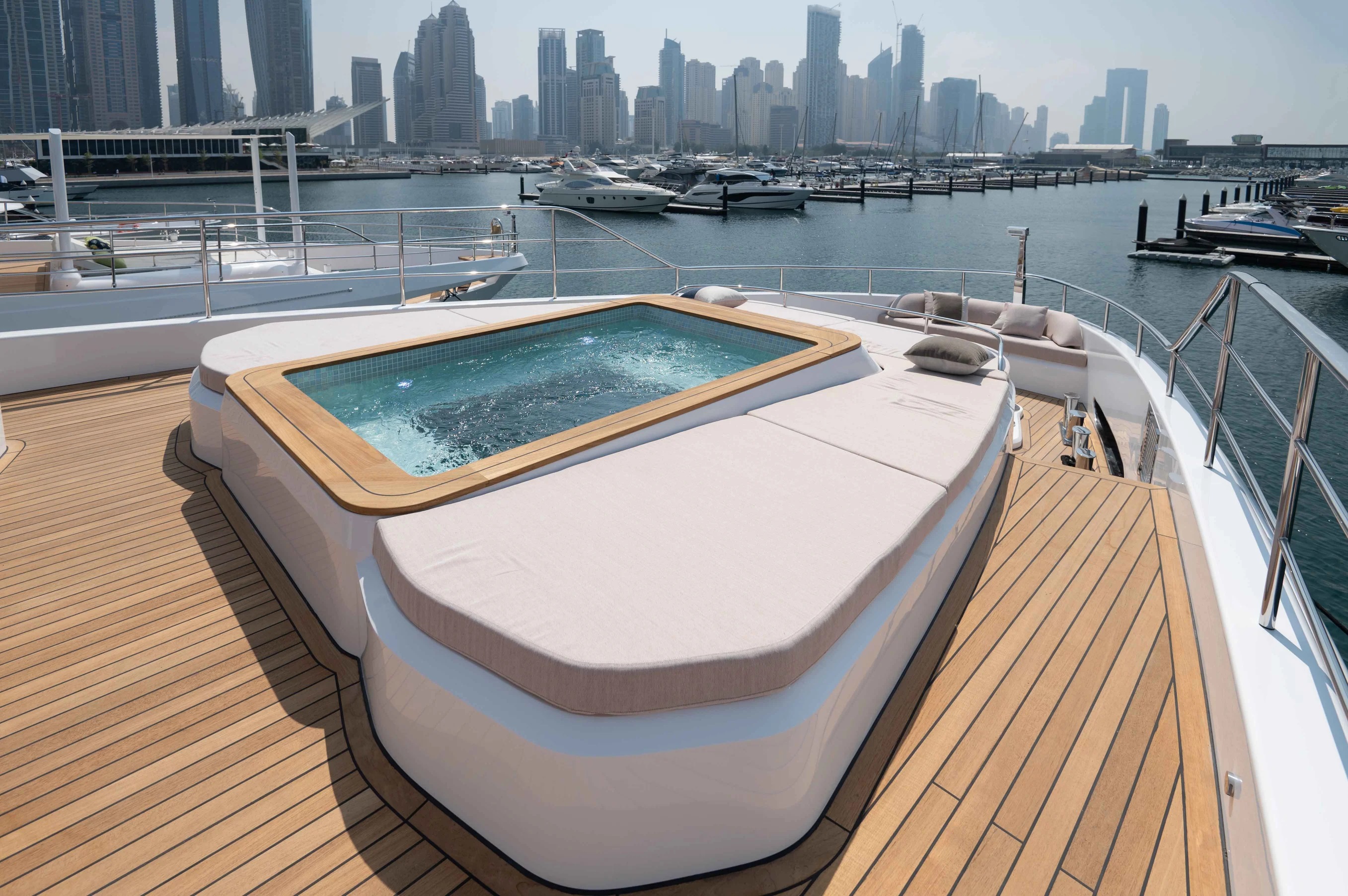 202 Foredeck jacuzzi pool.jpg